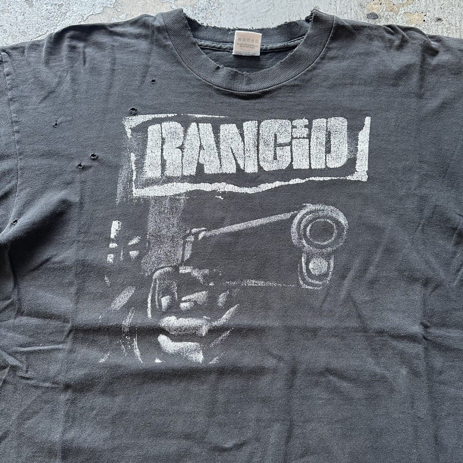 Band Tees × Vintage Vintage 90s Rancid Gun Black Band T-Shirt XL Faded Grunge Size US XL / EU 56 / 4 - 1 Thumbnail