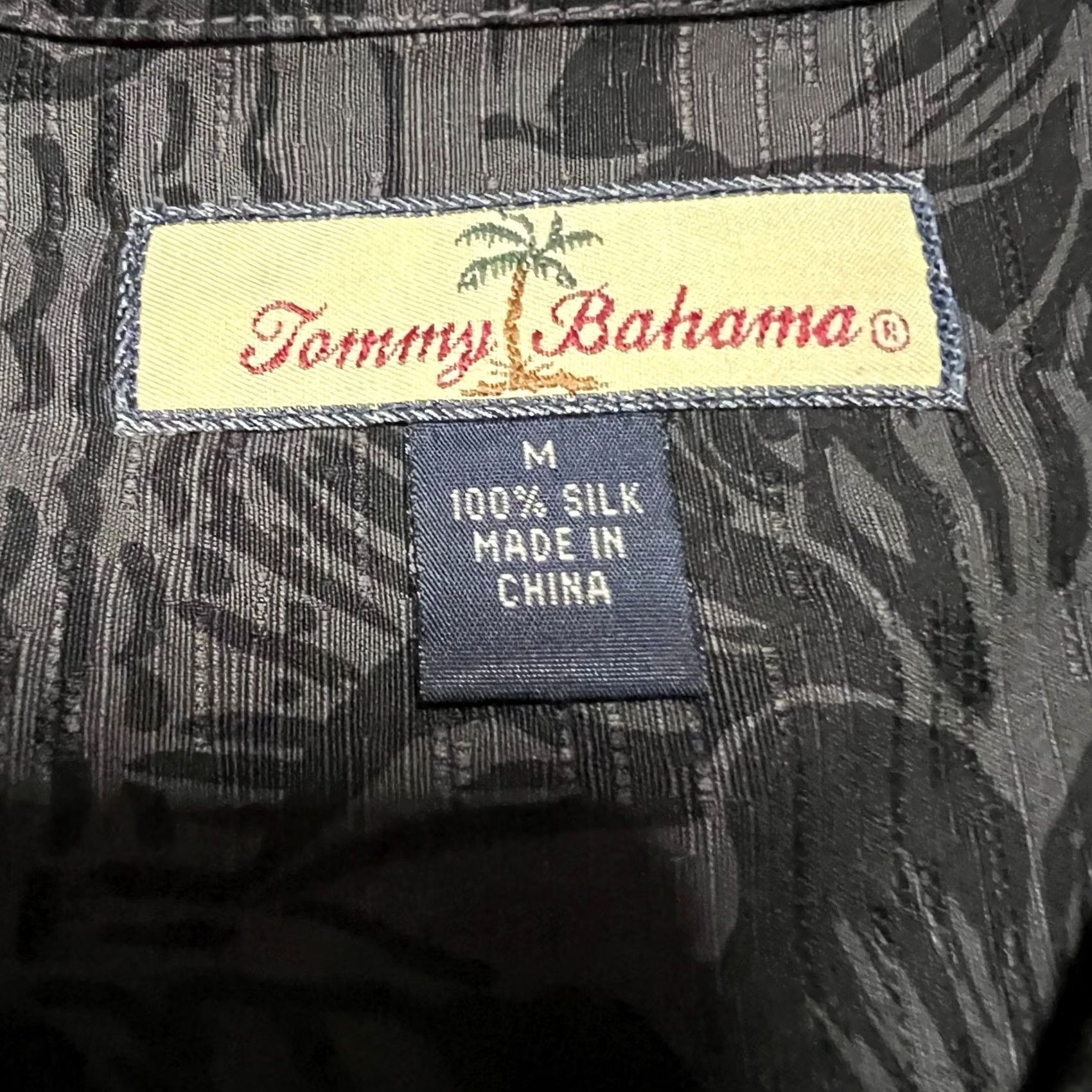 Tommy Bahama Tommy Bahama Camp Shirt Mens Medium Gray Hawaiian Floral Silk Short Sleeve Mens Size US M / EU 48-50 / 2 - 7 Thumbnail