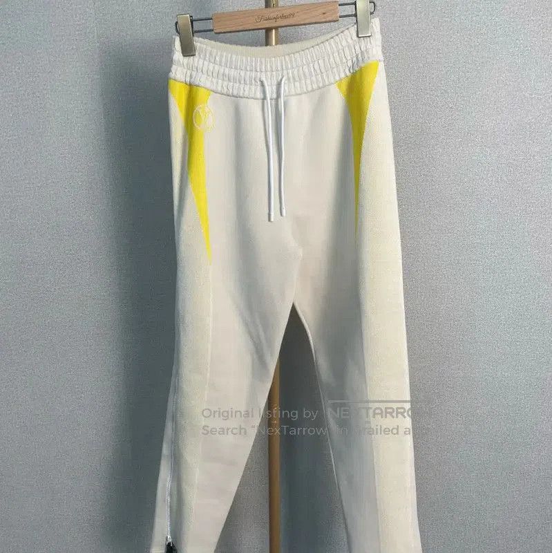 Louis Vuitton Louis Vuitton Color. Size 23" - 1 Thumbnail