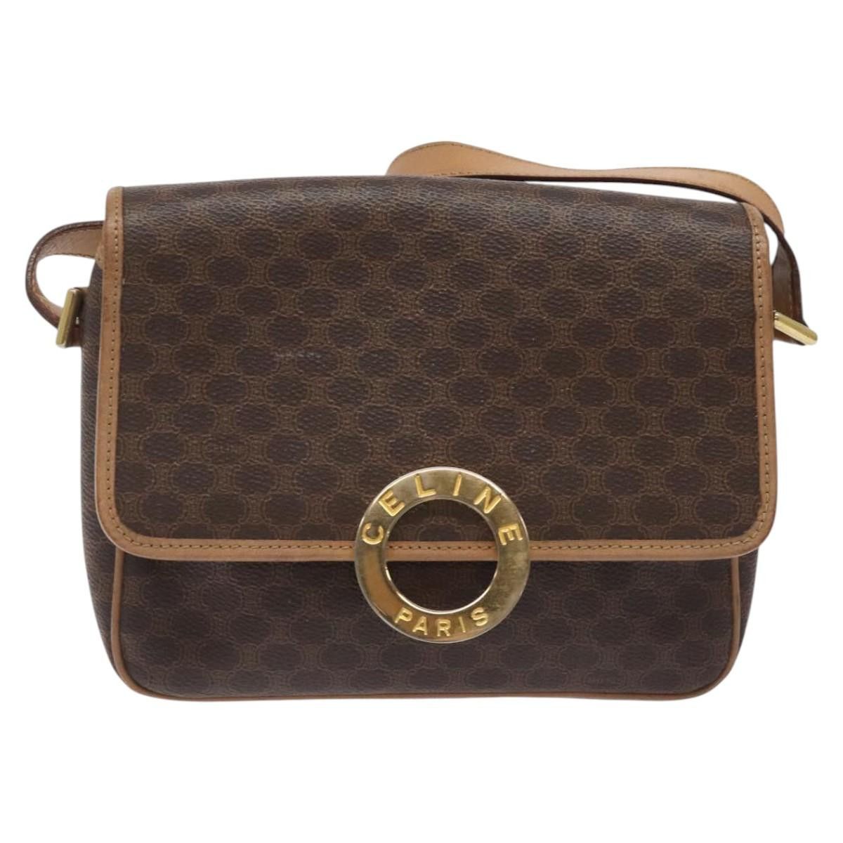 Céline Macadam shoulder