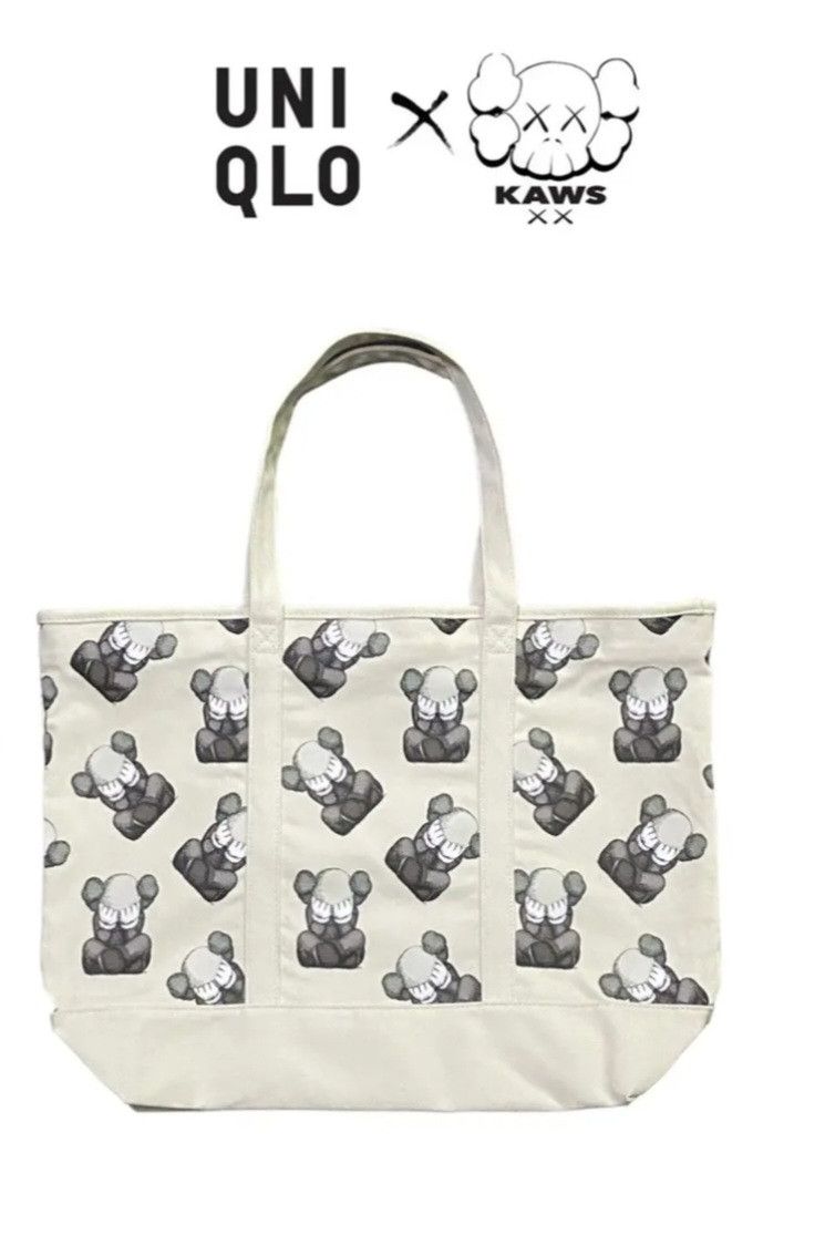 Japanese Brand × Kaws × Uniqlo UNIQLO x KAWS TOTE CANVES BAG Size ONE SIZE - 1 Thumbnail