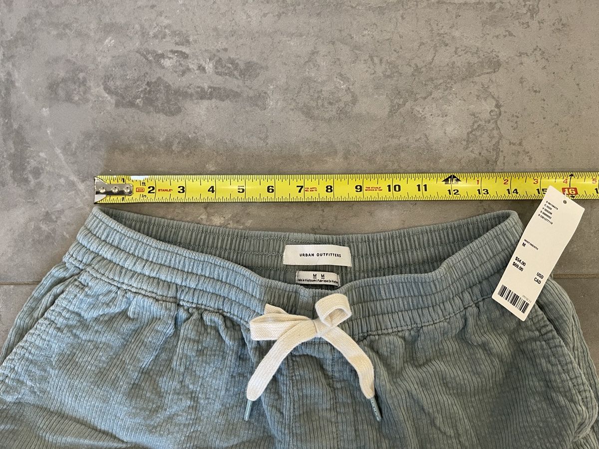 Urban Outfitters Urban outfitters corduroy shirts size medium Size US 32 / EU 48 - 4 Thumbnail