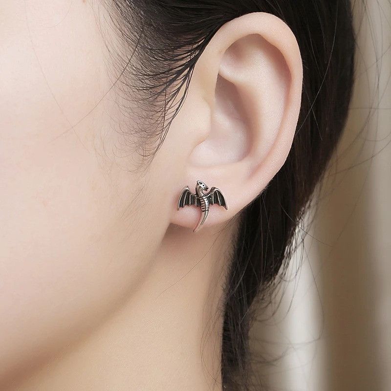 Vintage 2pcs Creative Flying Dragon Earrings Size ONE SIZE - 1 Thumbnail