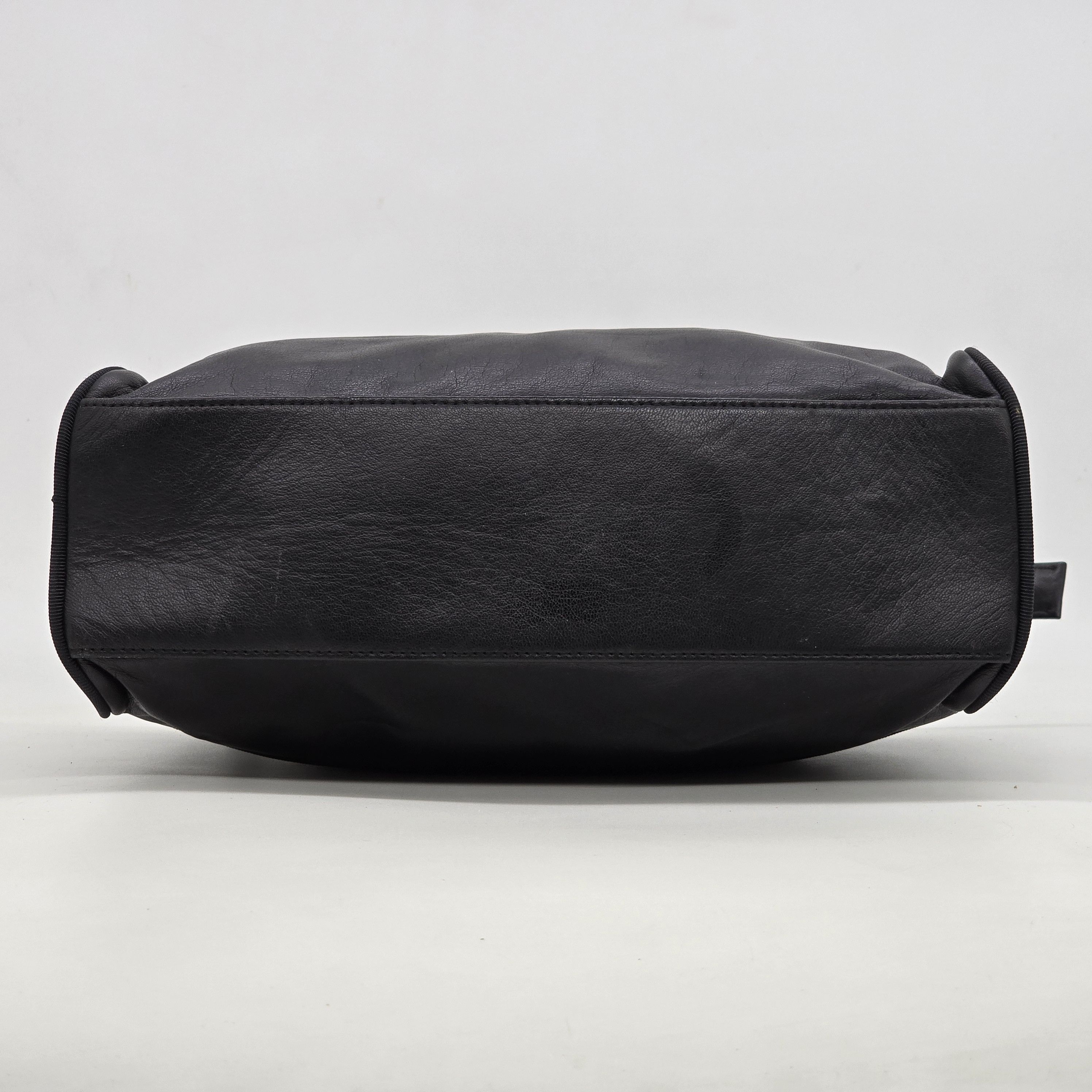 Issey Miyake Issey Miyake - Vintage Leather Handbag Size ONE SIZE - 5 Thumbnail