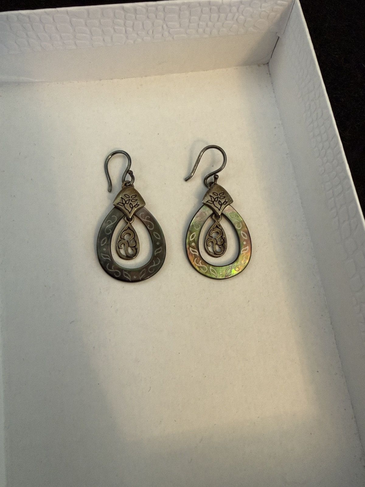 Other Silpada mother of pearl silver earrings Size ONE SIZE - 1 Thumbnail