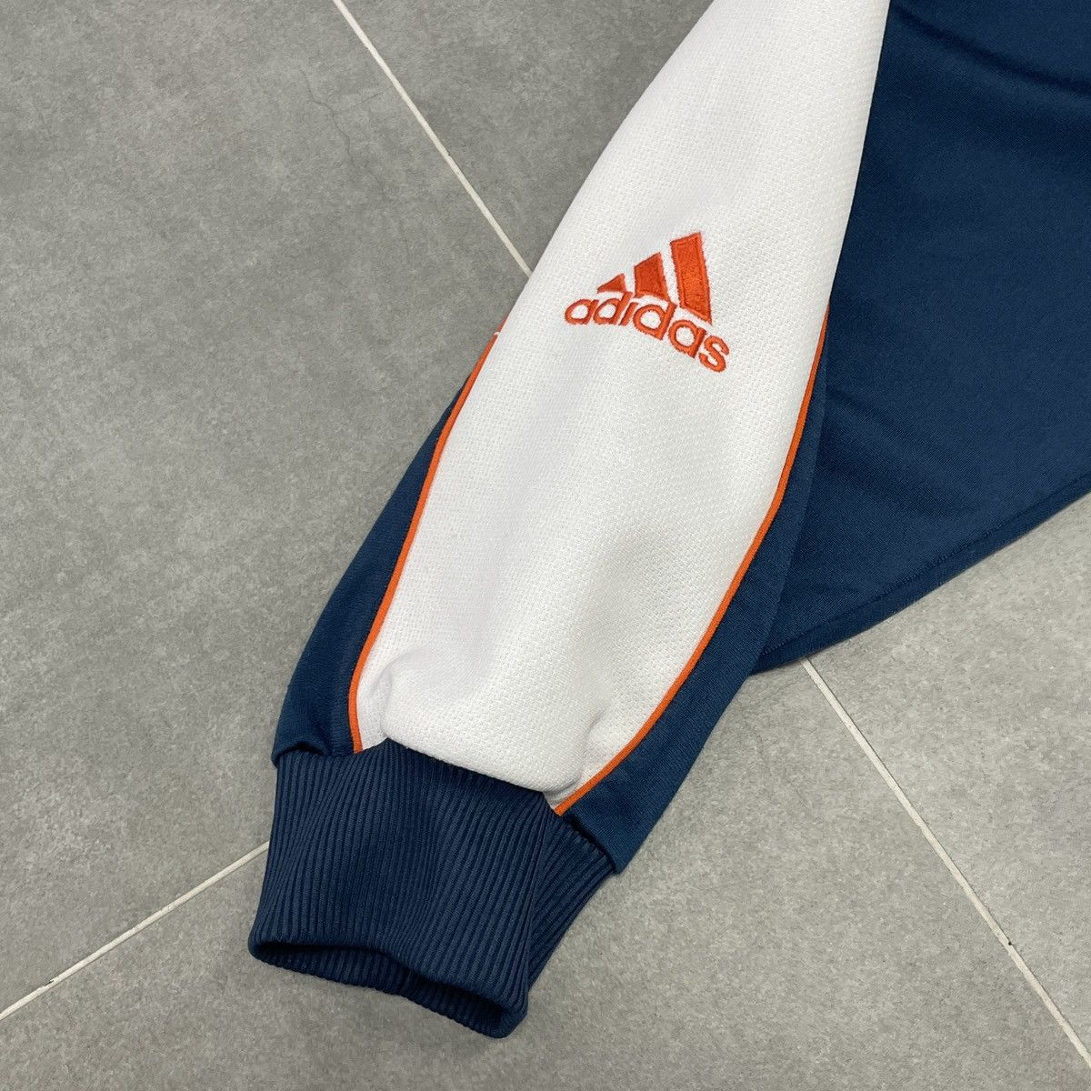 Adidas × Vintage Vintage Adidas Jacket Size M Size US M / EU 48-50 / 2 - 8 Thumbnail