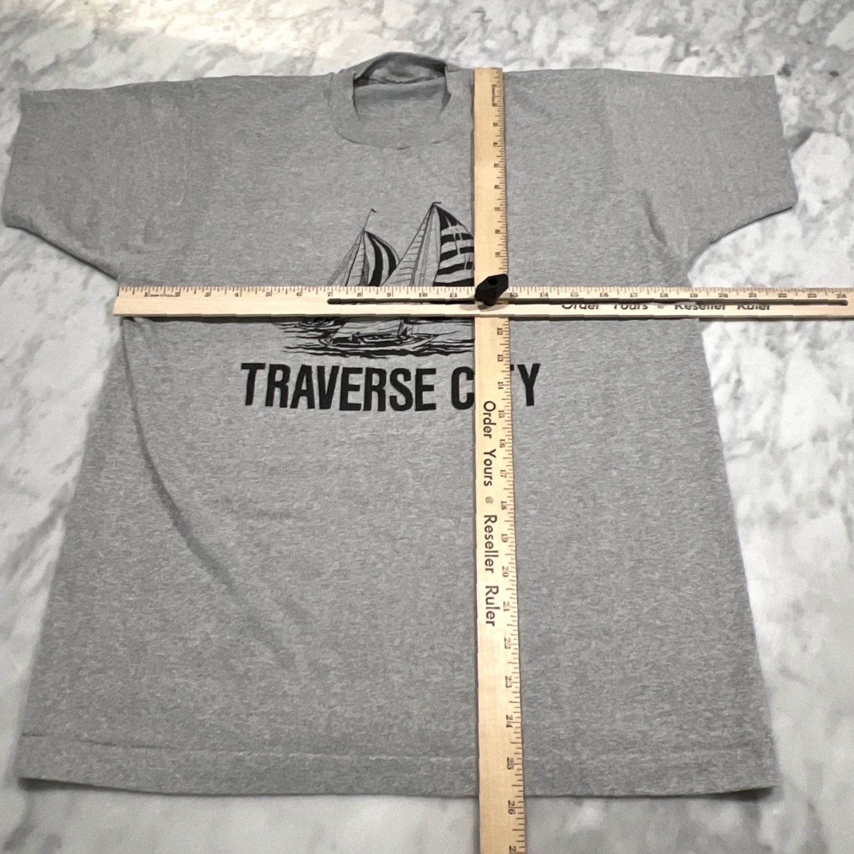 Vintage VINTAGE Traverse City Michigan Boating Gray Single Stitch Graphic T Shirt Men Large Size US L / EU 52-54 / 3 - 7 Thumbnail