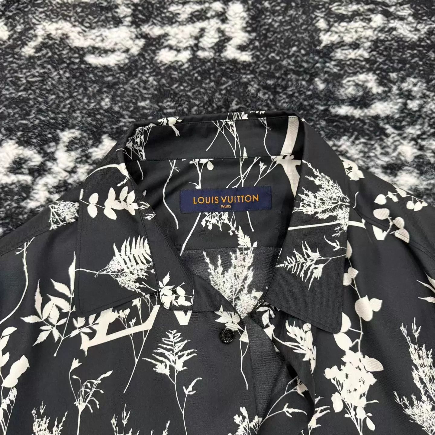 Louis Vuitton LOUIS VUITTON Black Floral Monogram Shirt Size US XXL / EU 58 / 5 - 2 Thumbnail