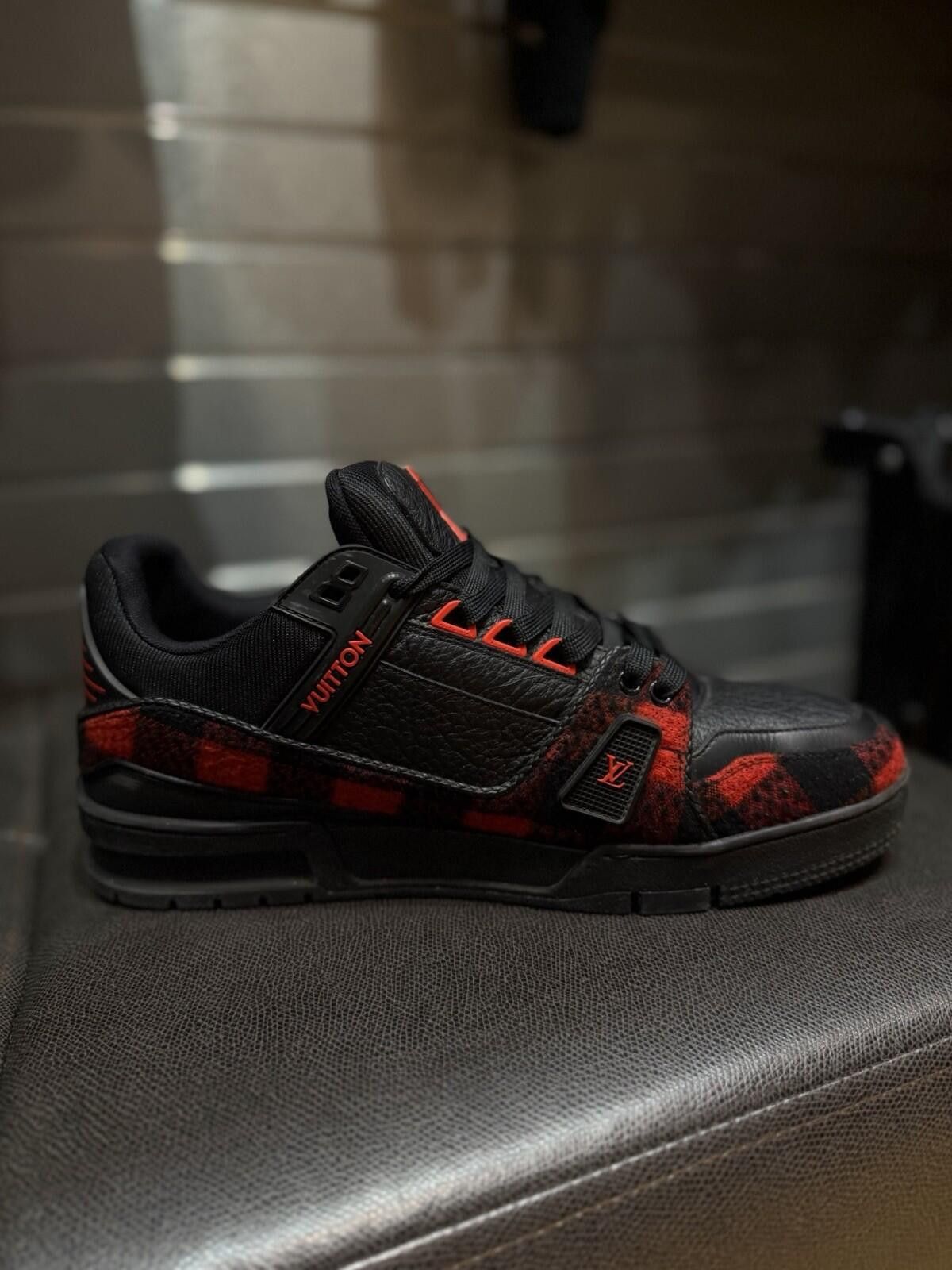Louis Vuitton Louis Vuitton Trainer Black Red Monogram 8LV/9US $1200 Size US 9 / EU 42 - 11 Thumbnail