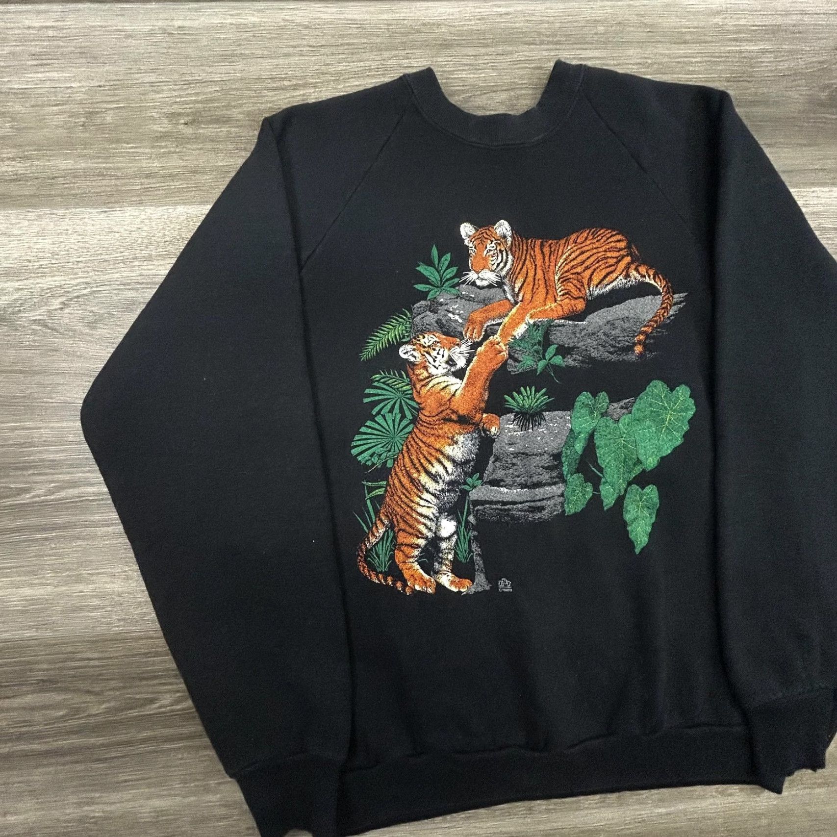 Hanes VINTAGE Tiger Sweatshirt Mens M Black Raglan Crew Neck Fleece Graphic Print 80s Nature USA Size US M / EU 48-50 / 2 - 3 Thumbnail
