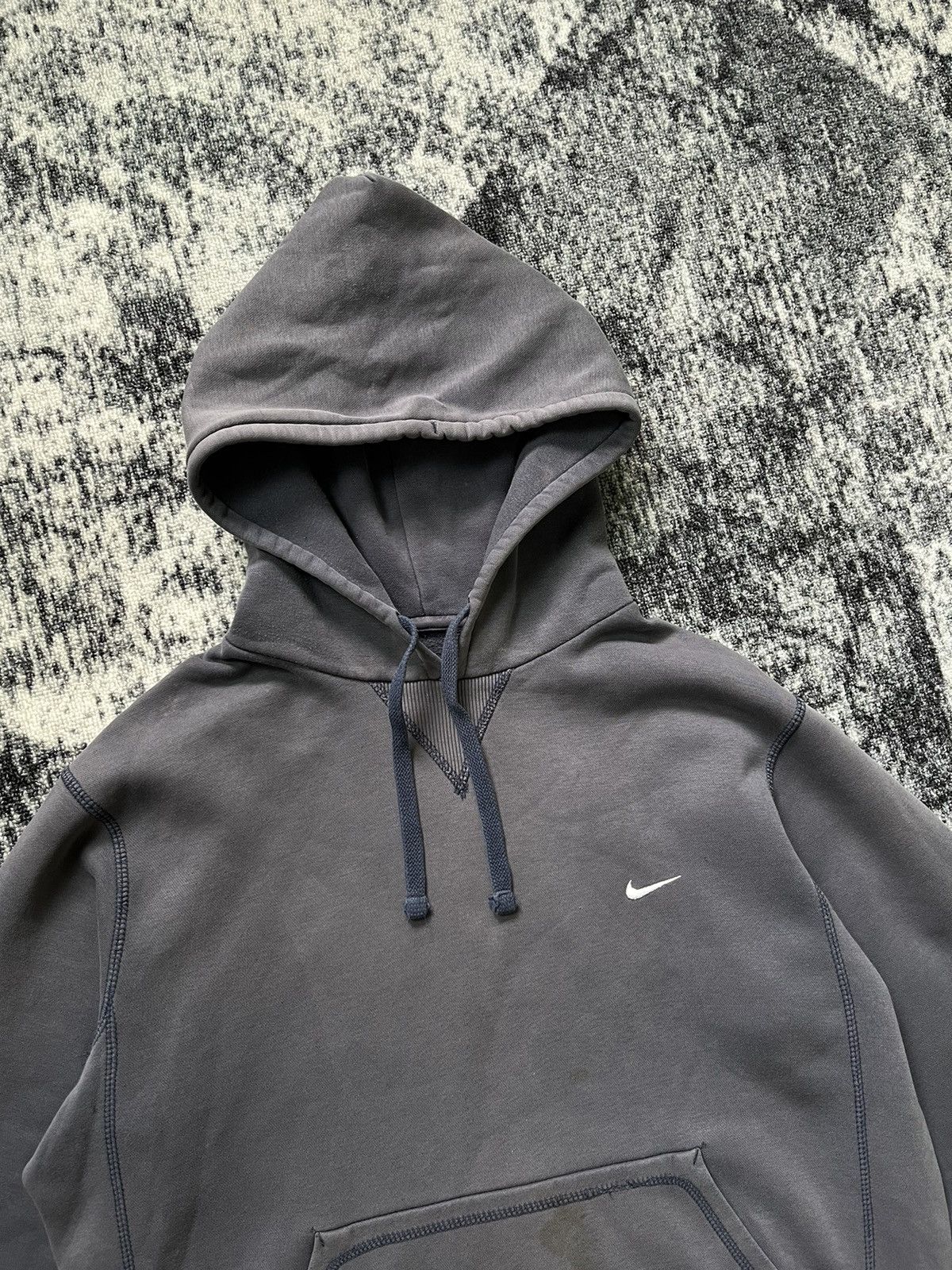 Nike Vintage Nike Hoodie Embroidered Swoosh Distressed Faded Y2K Size US M / EU 48-50 / 2 - 2 Thumbnail