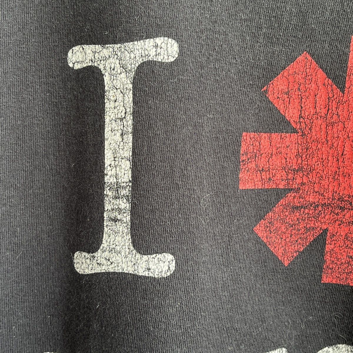 Band Tees VINTAGE 2007 RED HOT CHILI PEPPERS ICONIC LOGO TSHIRT Size US S / EU 44-46 / 1 - 13 Thumbnail