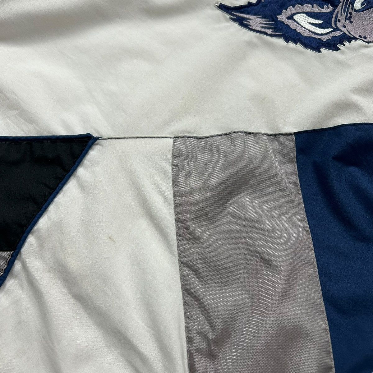 NCAA VTG 90s NCAA NEVADA WOLFPACK PRO PLAYER HOODED PUFFER JACKET Size US XL / EU 56 / 4 - 14 Thumbnail