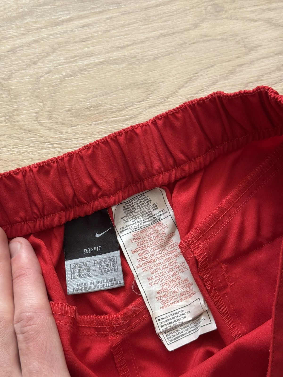 Vintage Vintage 00’s Nike y2k Red Women’s Japanese Jorts Shorts Size 30" / US 8 / IT 44 - 6 Thumbnail