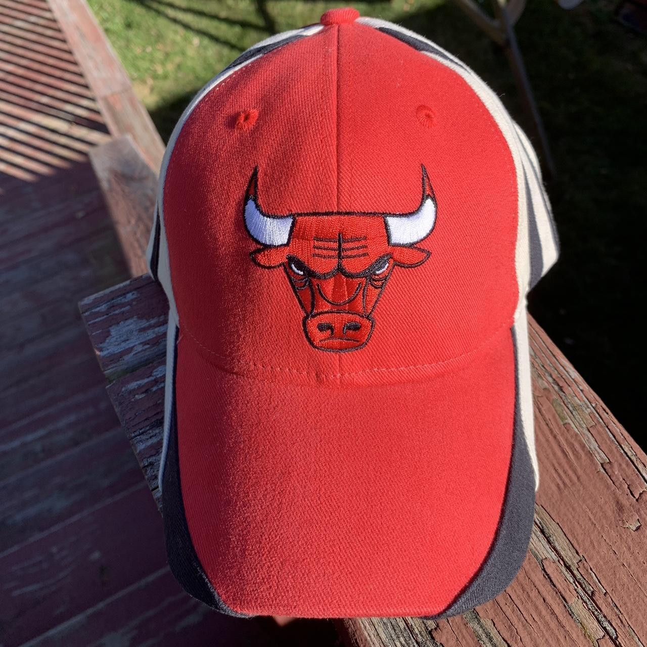 NBA Vintage 90s NBA Chicago Bulls Velcro Adjustable cap Size ONE SIZE - 1 Thumbnail
