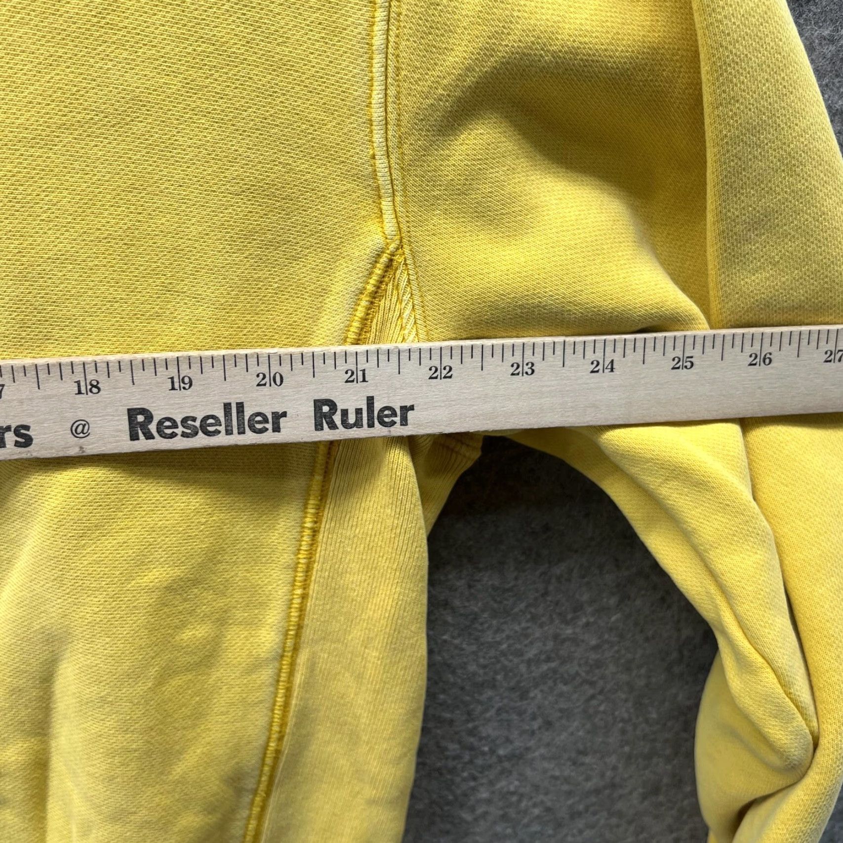 Champion VINTAGE Champion Sweater Mens Medium Adult Yellow Crewneck Pullover 1919 Cotton Size US M / EU 48-50 / 2 - 7 Thumbnail