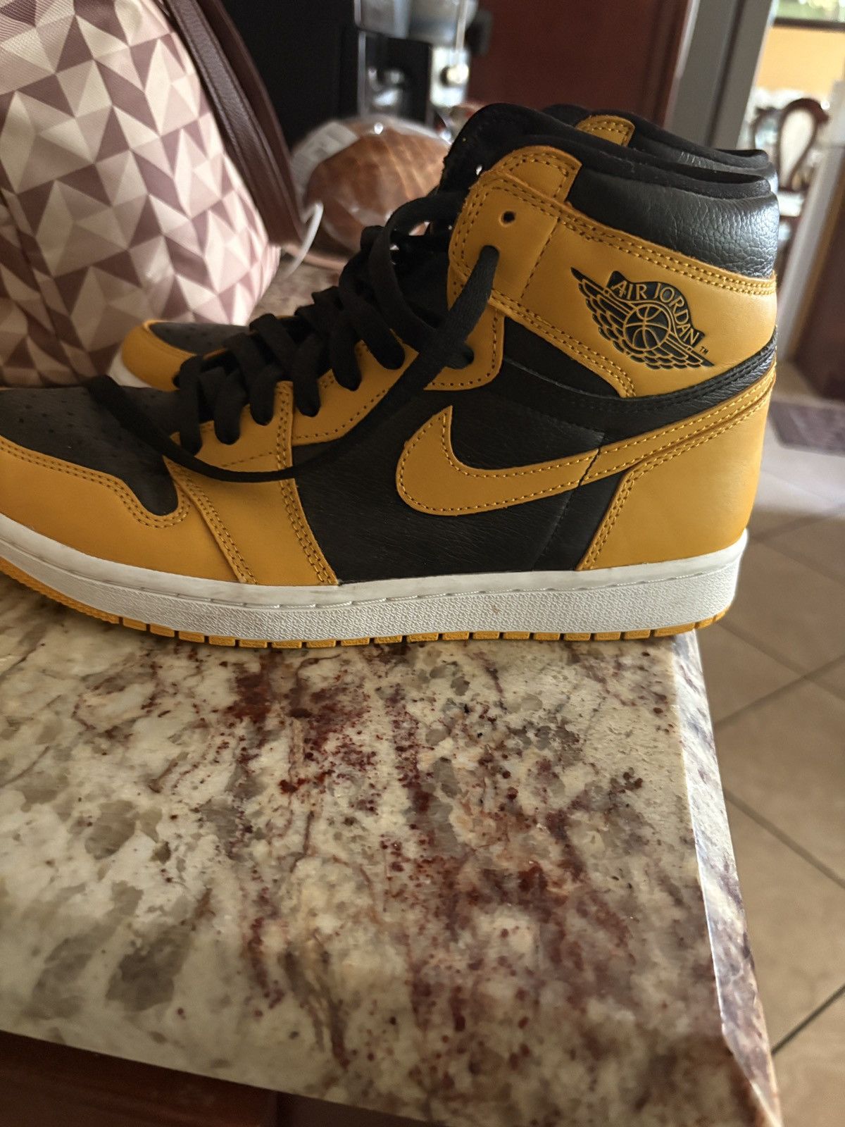 Jordan Brand Air jordan 1 Retro High OG Pollen Size US 9.5 / EU 42-43 - 1 Thumbnail