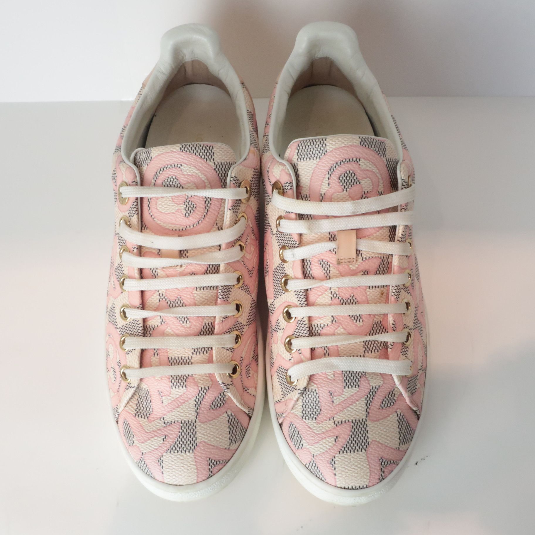 Louis Vuitton Louis Vuitton Tahitienne Pink Flower Sneakers Size US 9 / IT 39 - 2 Thumbnail