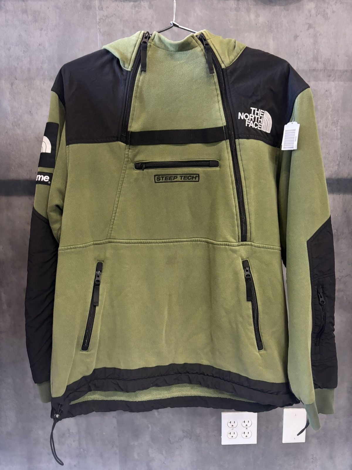 Supreme × The North Face THE NORTH FACE X SUPREME HOODIE JACKET SIZE L Size US L / EU 52-54 / 3 - 1 Thumbnail