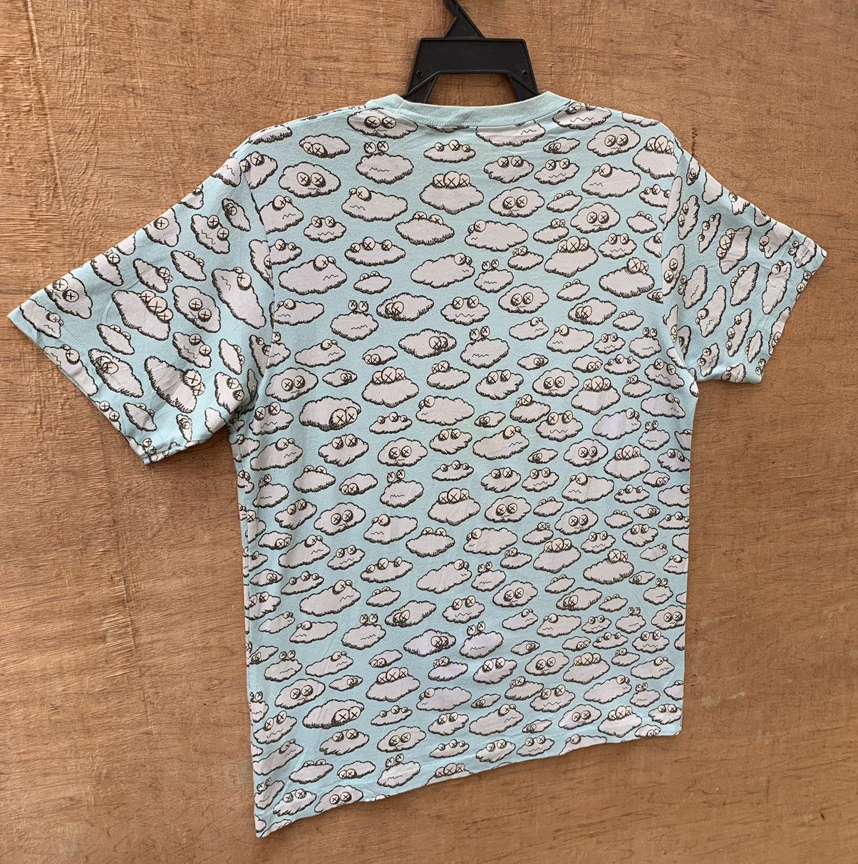 Kaws × Uniqlo Uniqlo x Kaws Cloud T shirt Size US L / EU 52-54 / 3 - 7 Thumbnail