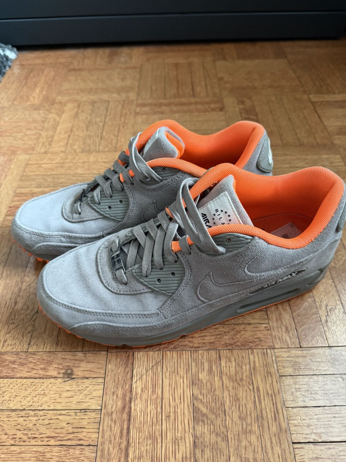 Nike Nike Air Max Milan Size US 9 / EU 42 - 4 Thumbnail