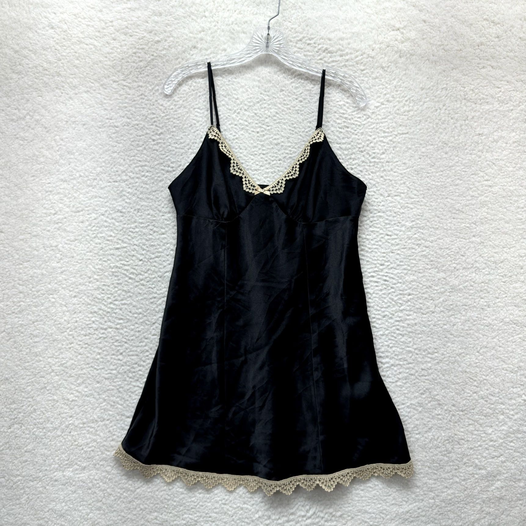 Vintage VINTAGE GILLIGAN & O'MALLEY LARGE BLACK SATIN SLIP DRESS User: Vintage Gilligan & O'Malley Large Black Satin Slip Dress Size L / US 10 / IT 46 - 2 Thumbnail