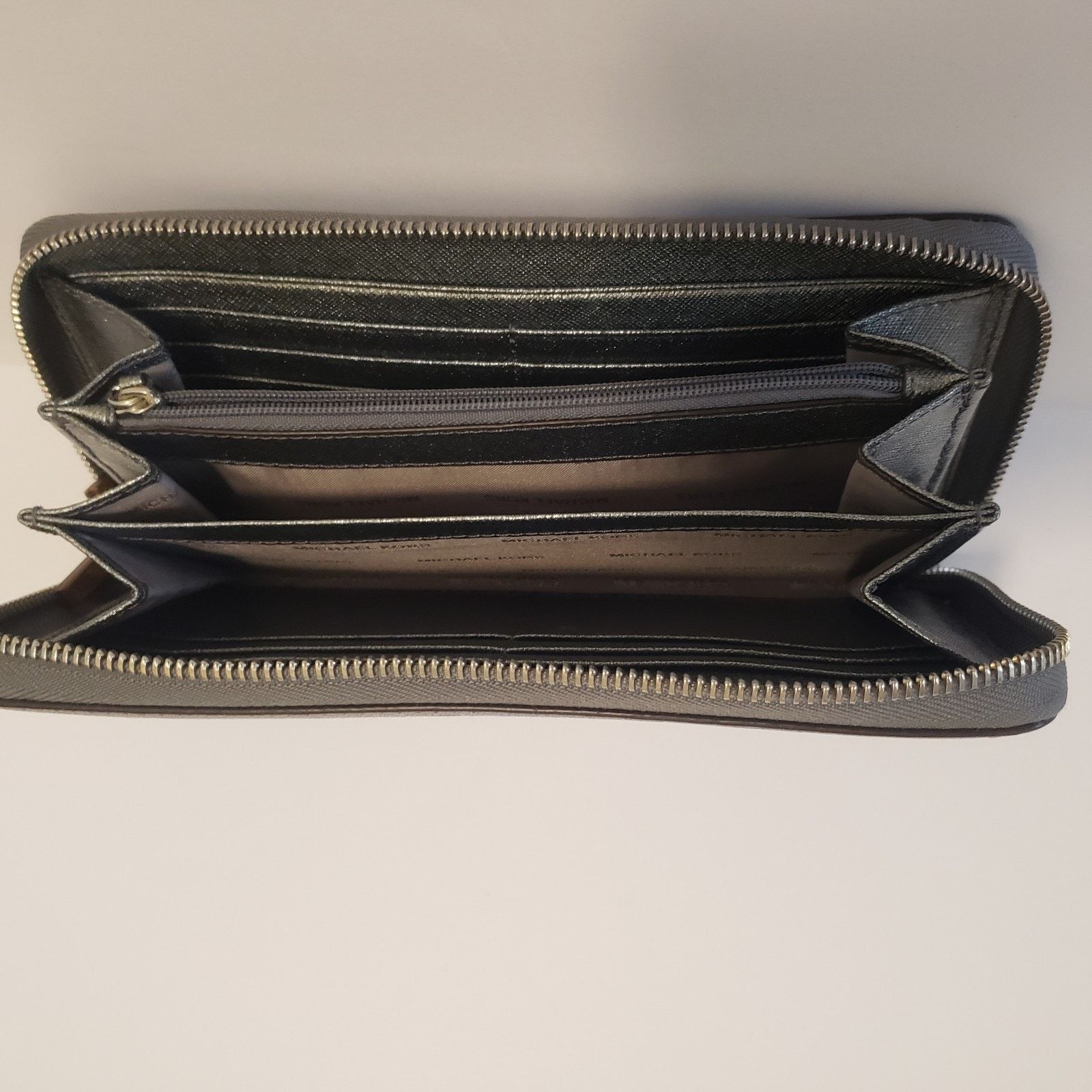 Michael Kors Michael Kors Silver Continental Wrap Around Zipper Wallet 8W Size ONE SIZE - 4 Thumbnail