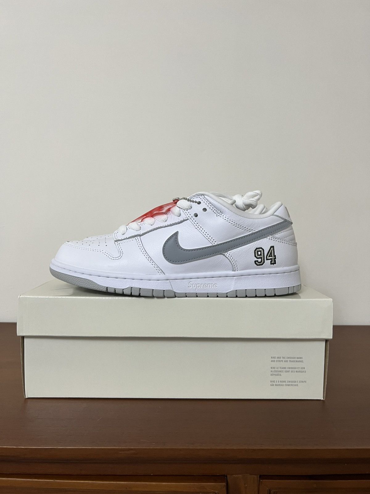 Nike Supreme nike SB dunk low 94 white metallic silver Size US 9 / EU 42 - 1 Thumbnail