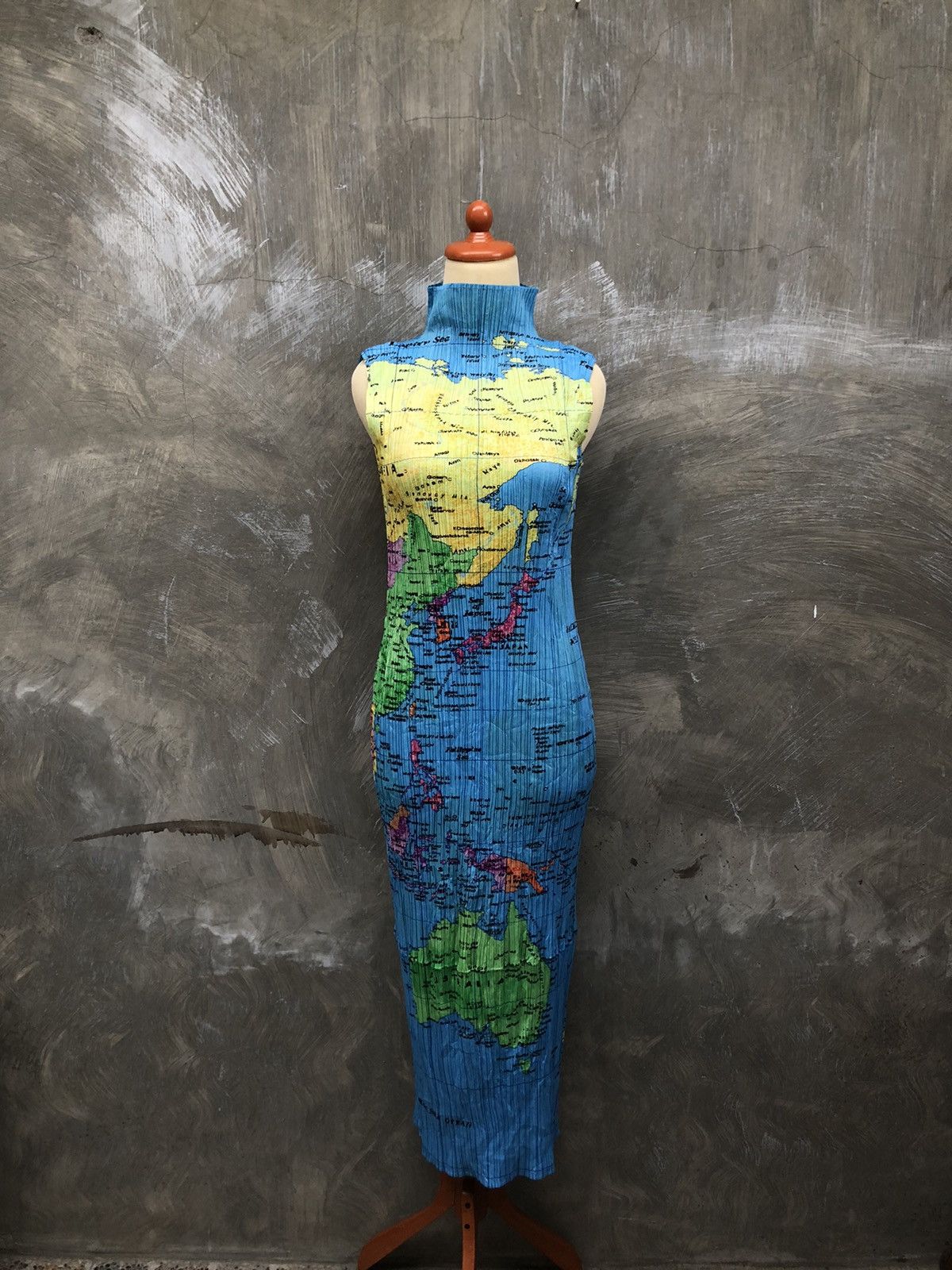 Homme Plisse Issey Miyake × Issey Miyake × Pleats Please Issey Miyake RARE‼️ 90’s Issey Miyake Pleats Please “World Map” Size S / US 4 / IT 40 - 1 Thumbnail