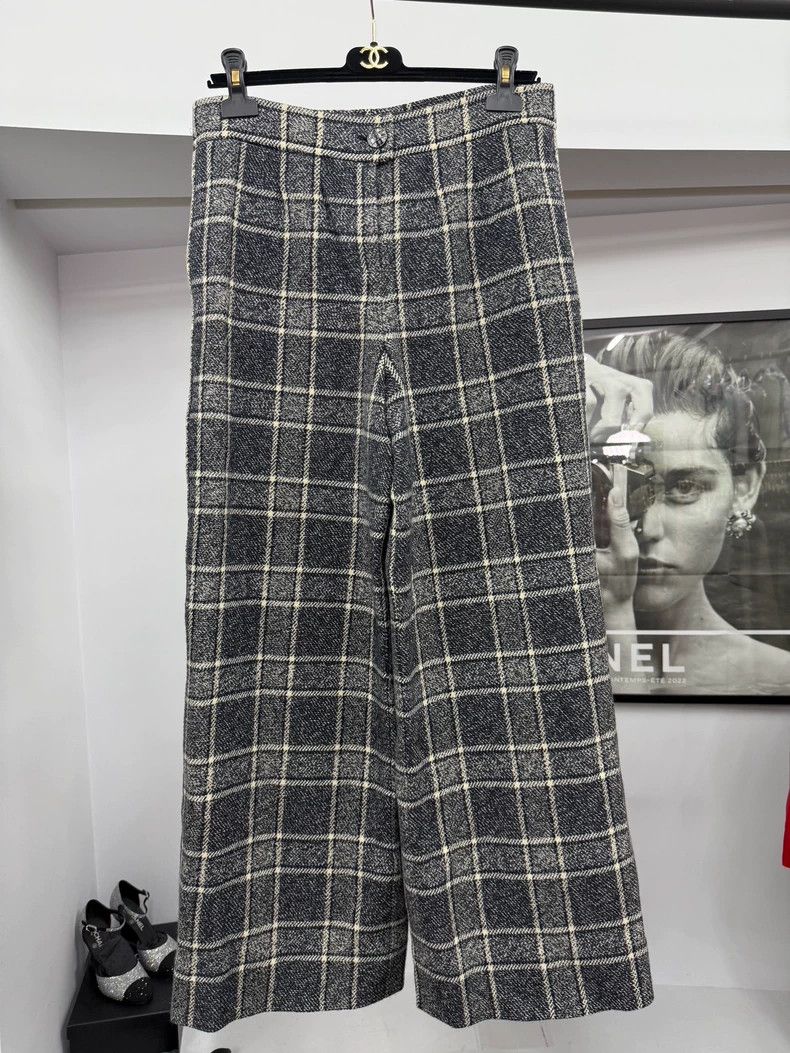 Chanel Chanel Gray plaid woollen trousers Size 42" / US 20 - 1 Thumbnail