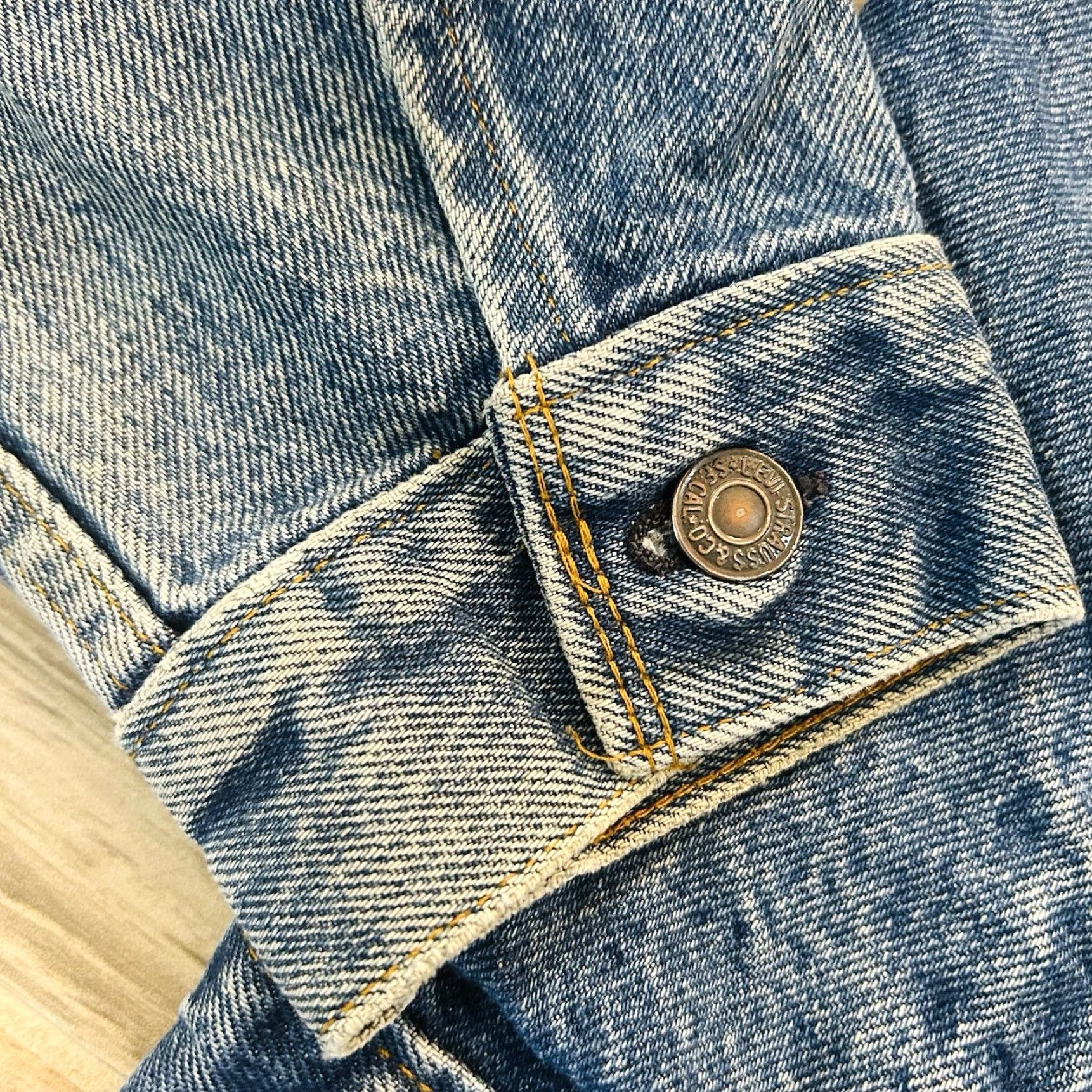 VINTAGE Levi's Denim Blue Jean TRUCKER Jacket MENS 44 Made In USA 70506-0216