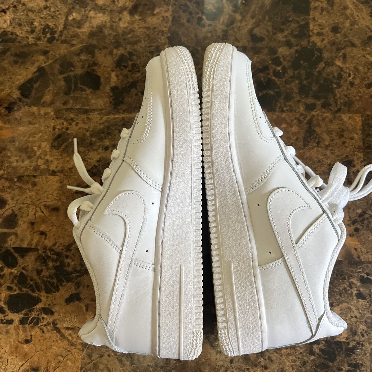 Nike Size 6.5 GS - Nike Air Force 1 LE Low Triple White Pre-Owned Size US 6.5 / EU 39-40 - 12 Thumbnail