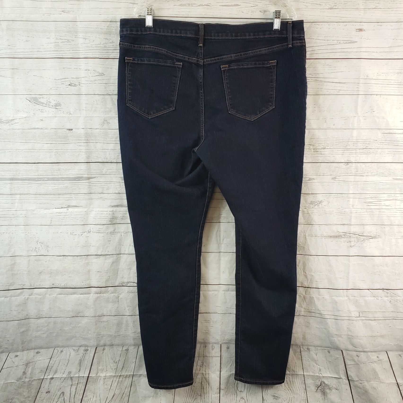 Old Navy Old Navy Womens Skinny Jeans Sz 16 Blue Dark Wash High Rise Jeans Womens 16 Blue Dark Wash Skinny 29.5 Inseam Rise 11" Regular Size 38" / US 16 / IT 52 - 3 Thumbnail