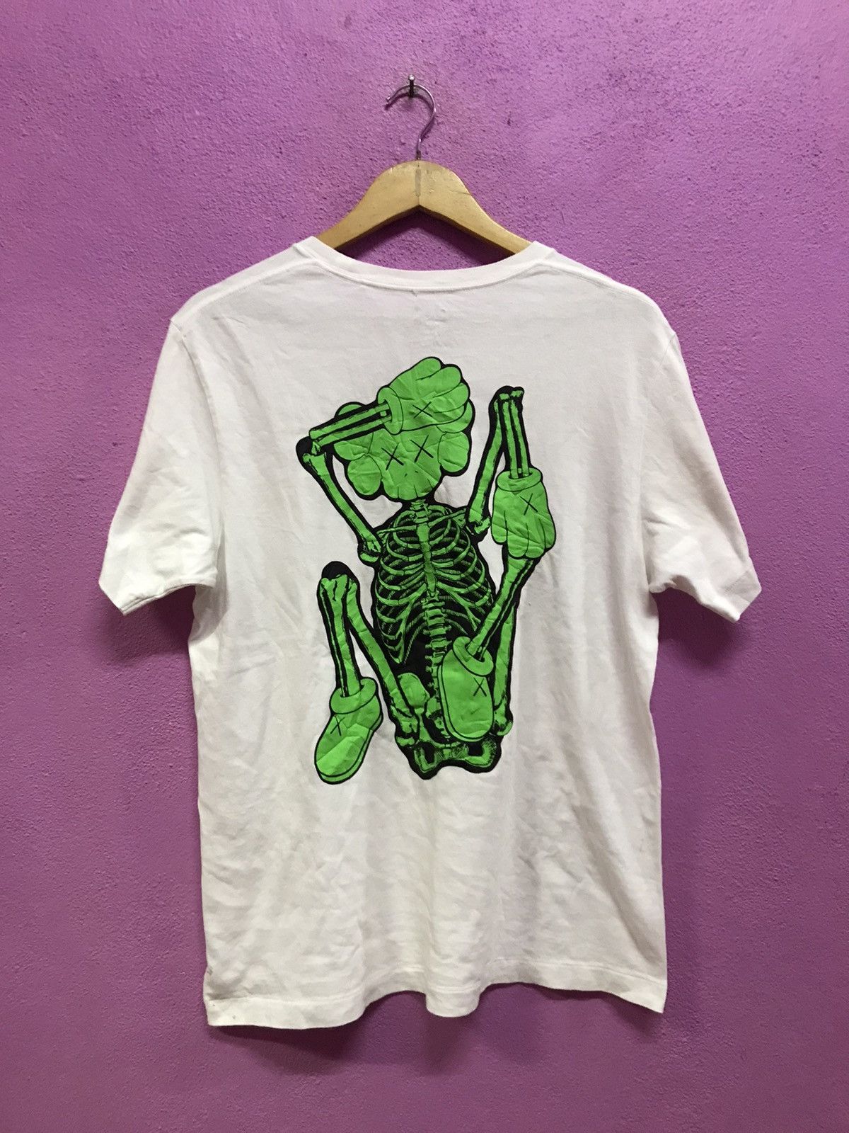 Kaws x Uniqlo Skeleton T-Shirts Size L