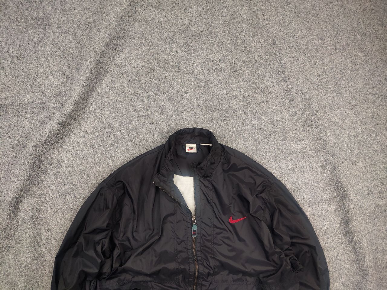 Nike Vintage 90's NIke Inc USa Track Top Zip Nylon Jacket Retro Size US L / EU 52-54 / 3 - 1 Thumbnail