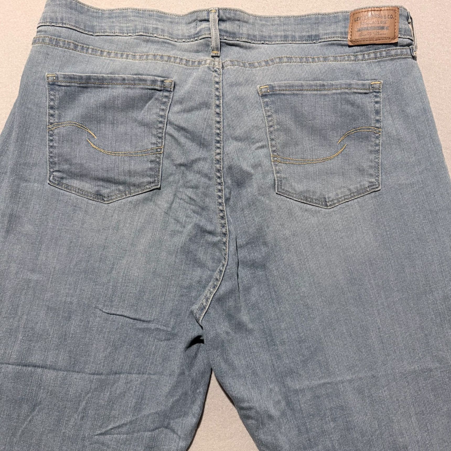 Levi's Signature By Levi's Gold High-Rise Capri Jeans Women's Blue Denim Cuffed - 20 Size 42" / US 20 - 4 Thumbnail
