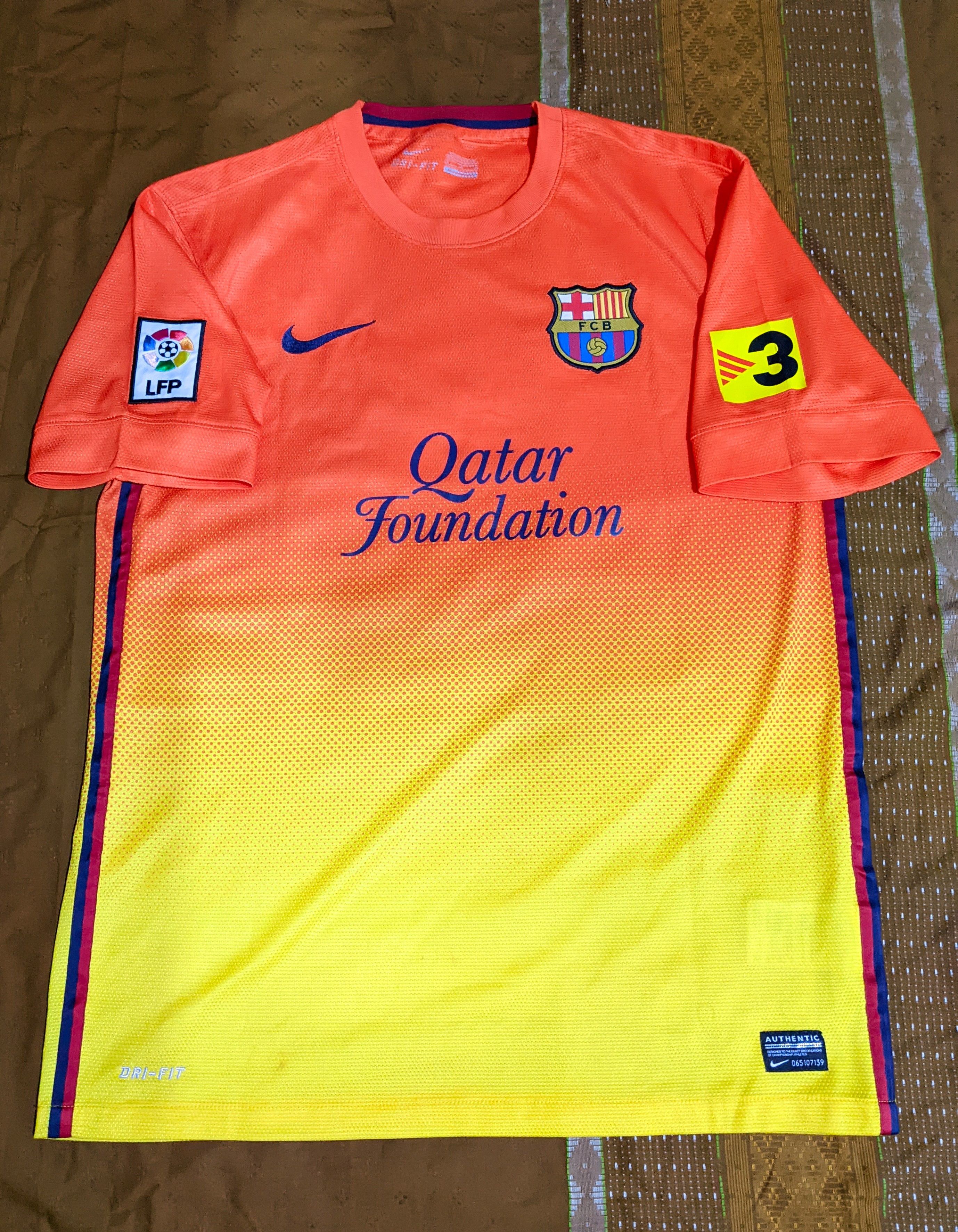 Nike Barcelona 2012-13 Lionel Messi away jersey football shirt Size US M / EU 48-50 / 2 - 1 Thumbnail