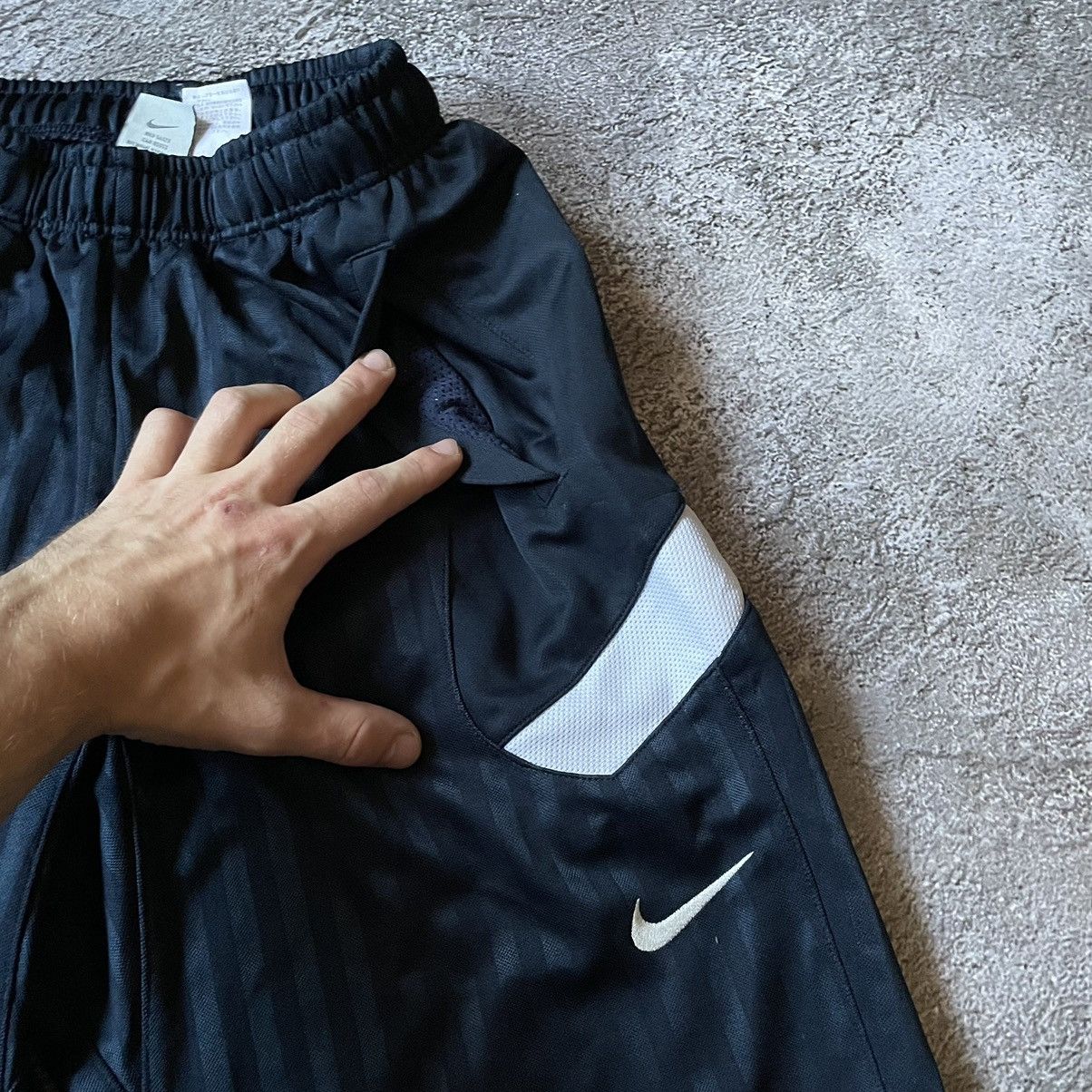 Nike Vintage Y2K Nike Short Logo Sportwear Casual Buymypiece 90s Size US 30 / EU 46 - 5 Thumbnail