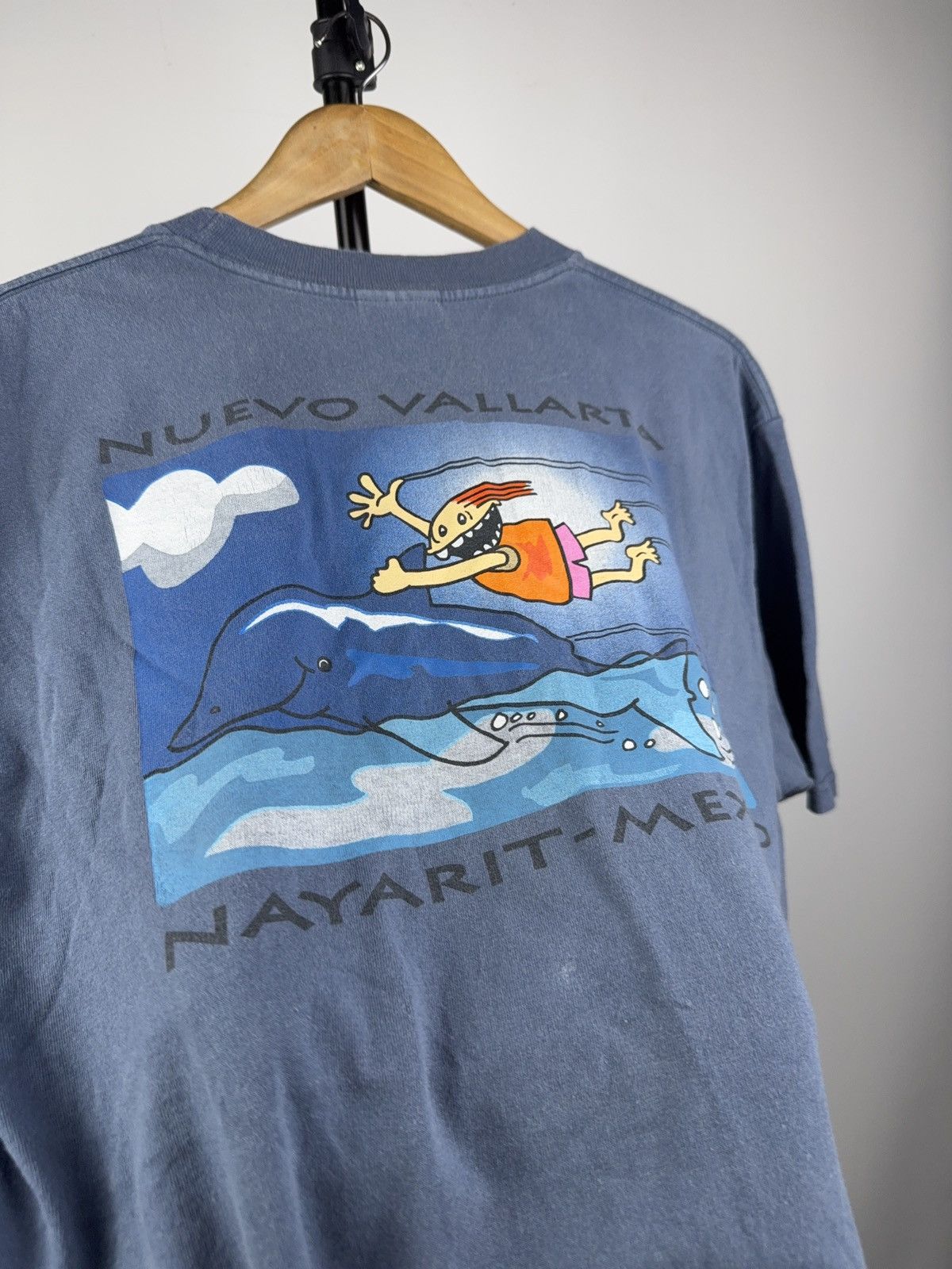 Vintage VNTG 90s Surf Nuevo Vallarta Mexico Dolphin T-Shirt Yazbek Size US L / EU 52-54 / 3 - 13 Thumbnail