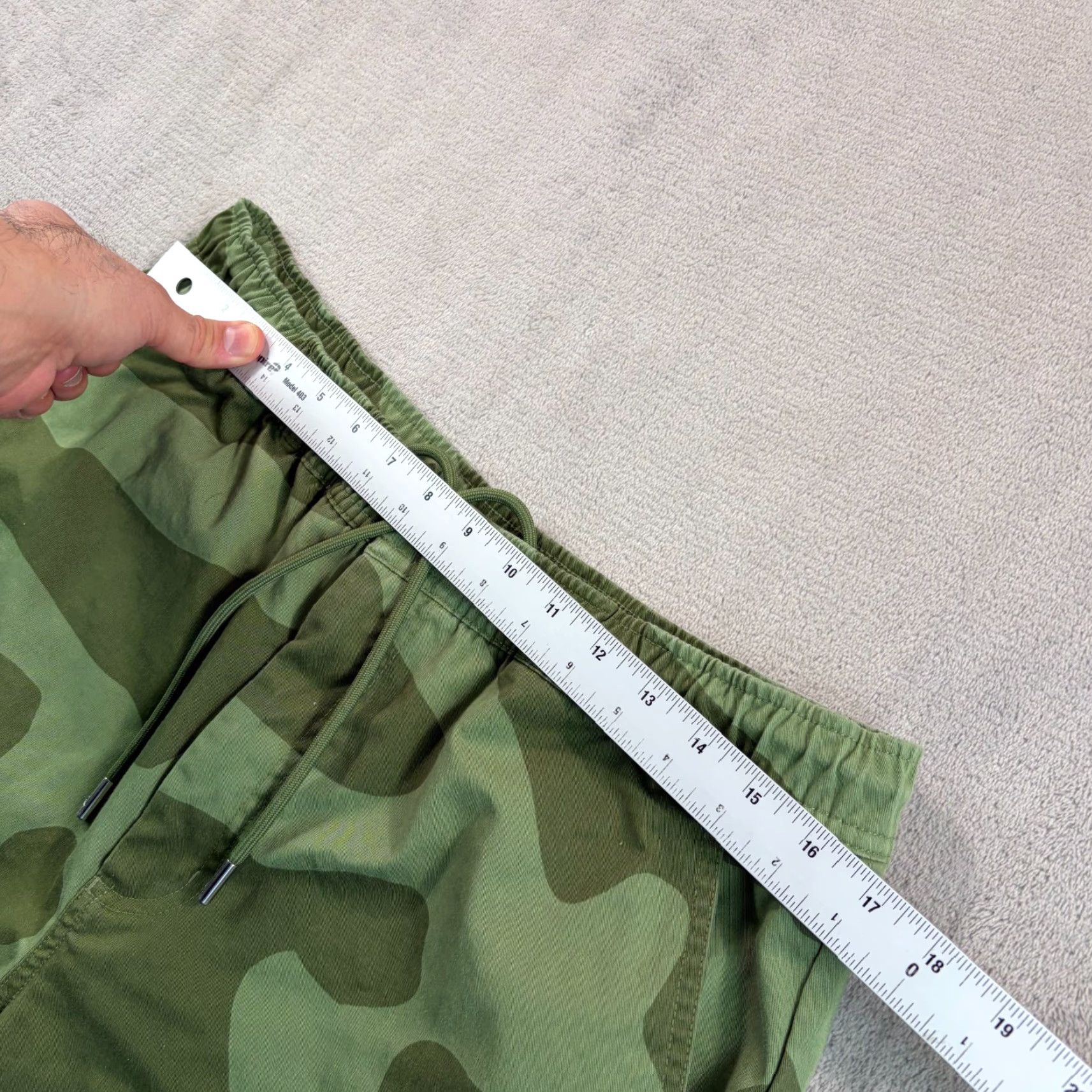 Jordan Brand VINTAGE Nike Jordan Essentials Chicago Cargo Pants in Green Frog Camo Men Large Size US 33 - 5 Thumbnail