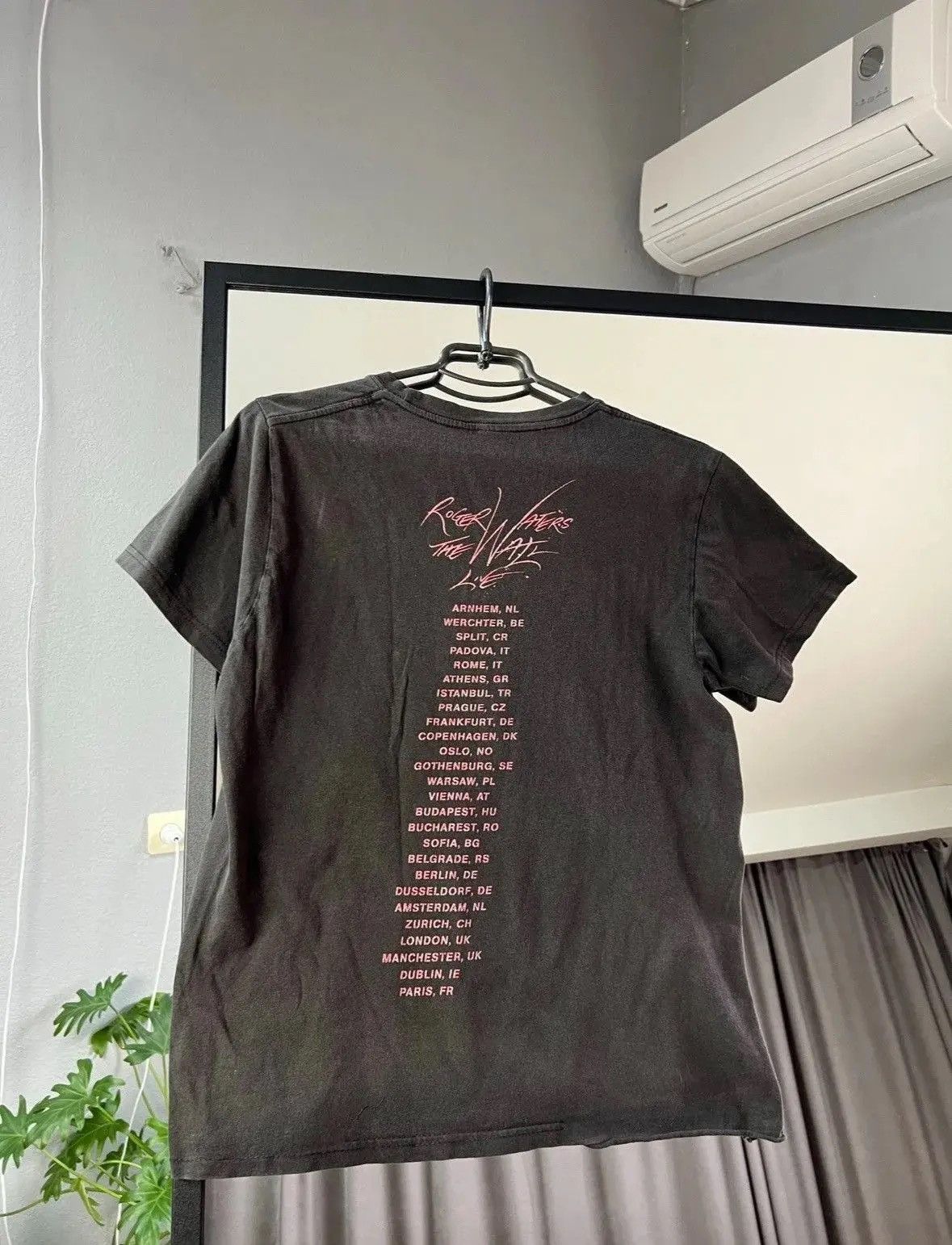 Japanese Brand × Pink Floyd × Vintage Vintage Pink Floyd Roger Water band tee rock the dirk side Size US M / EU 48-50 / 2 - 7 Thumbnail