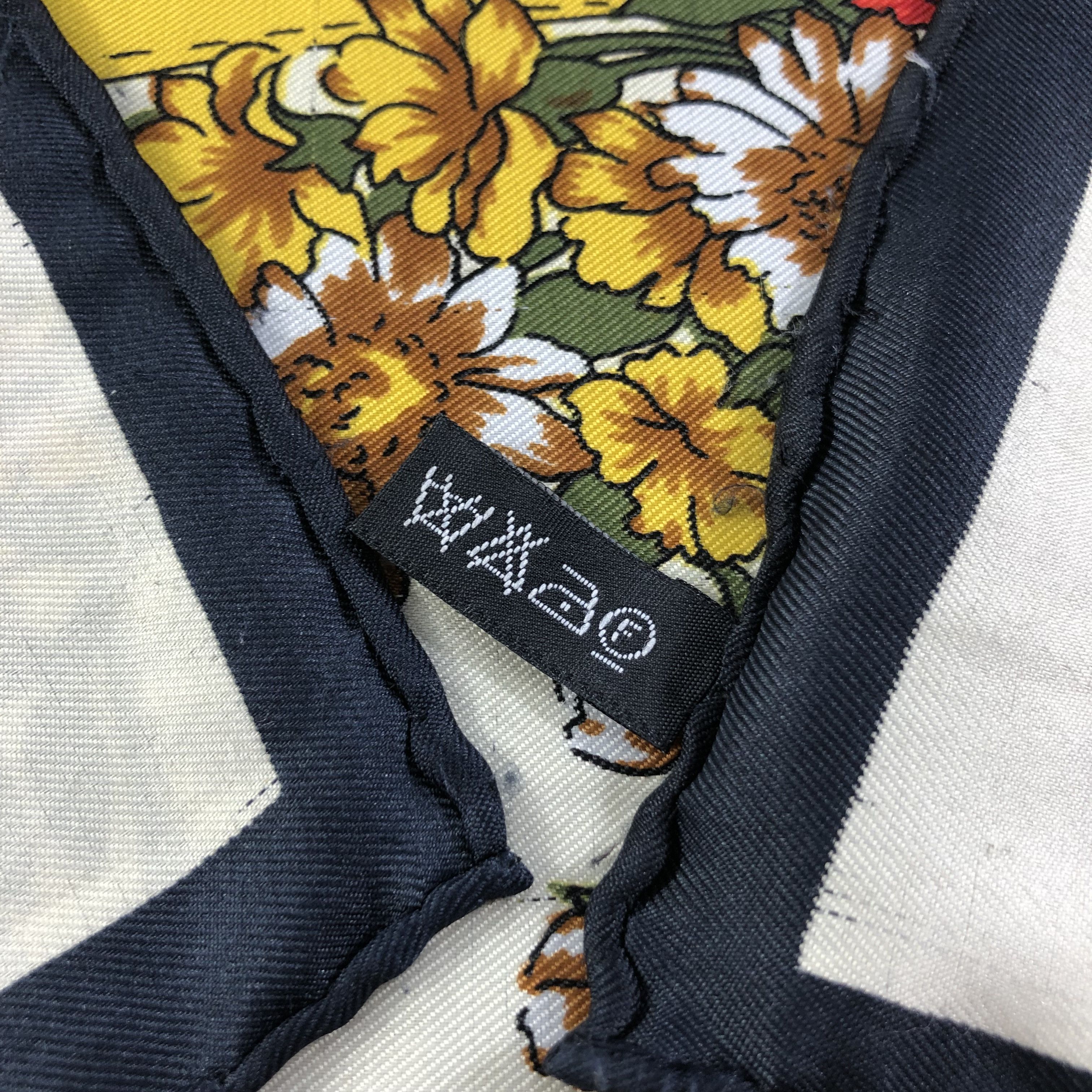 Vintage Vintage Luxury Hand Rolled made in France Silk Scarf M572 Size ONE SIZE - 4 Thumbnail