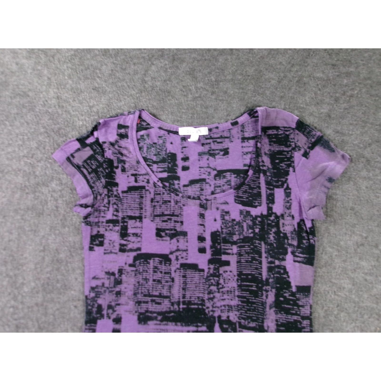 Vintage Delias Dress Womens XS Purple Cityscape Graphic Short Sleeve Tunic Fitted Casual Mini Size XS / US 0-2 / IT 36-38 - 2 Thumbnail