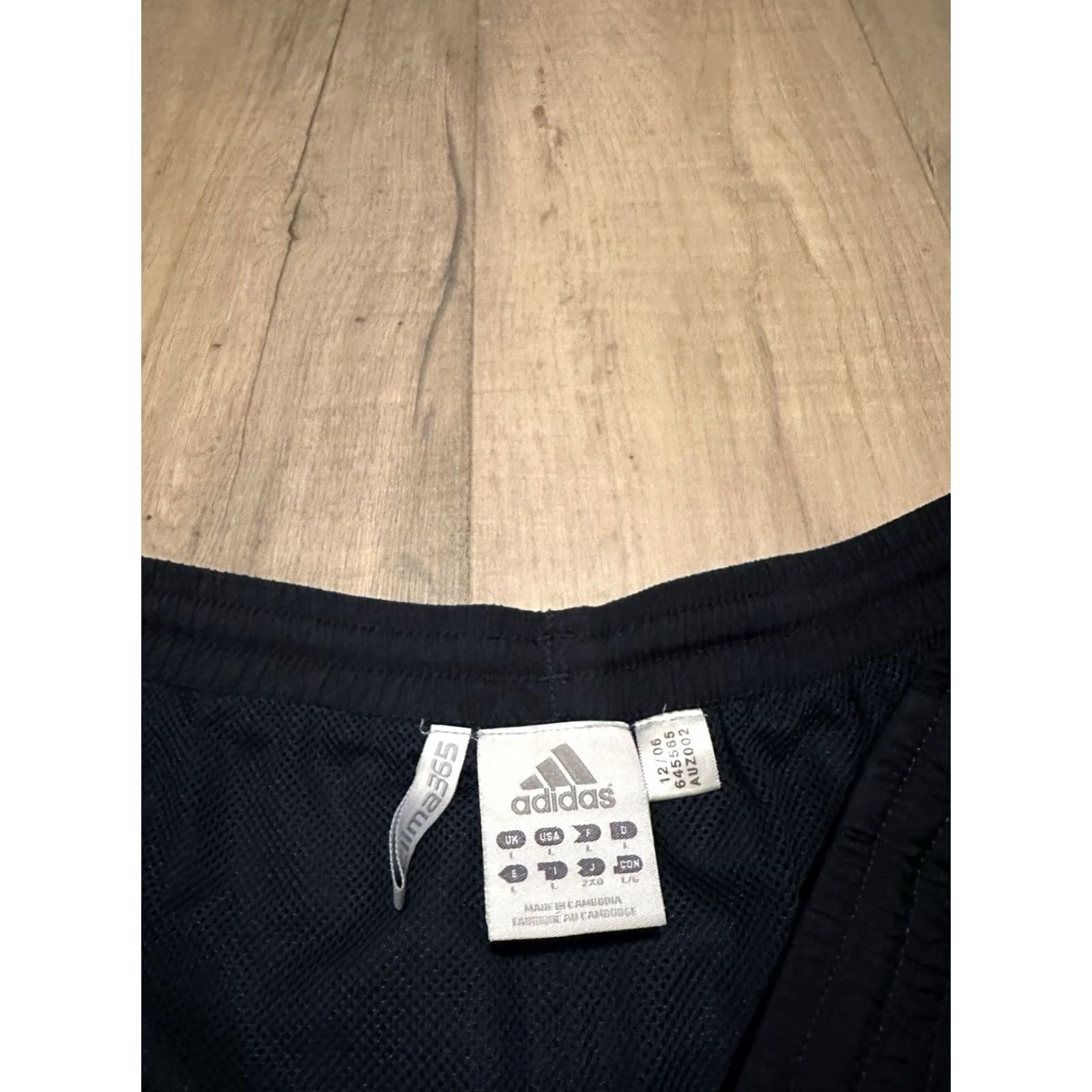 Adidas VINTAGE Adidas Shorts Mens L Soccer Nylon 3 Stripes Black Y2K Size US 33 - 2 Thumbnail