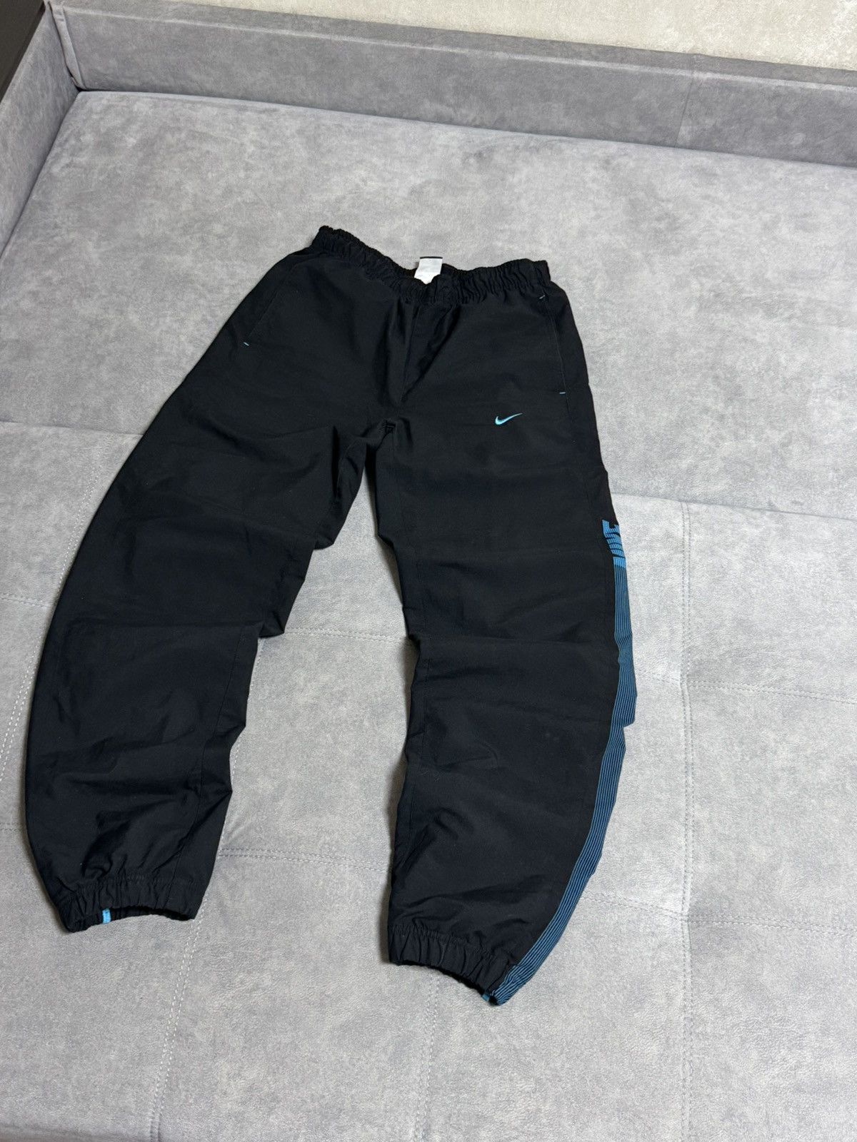Nike Vintage Nike Nylon Baggy Pants Black Sweatpants Men’s Size S Size US 30 / EU 46 - 8 Thumbnail