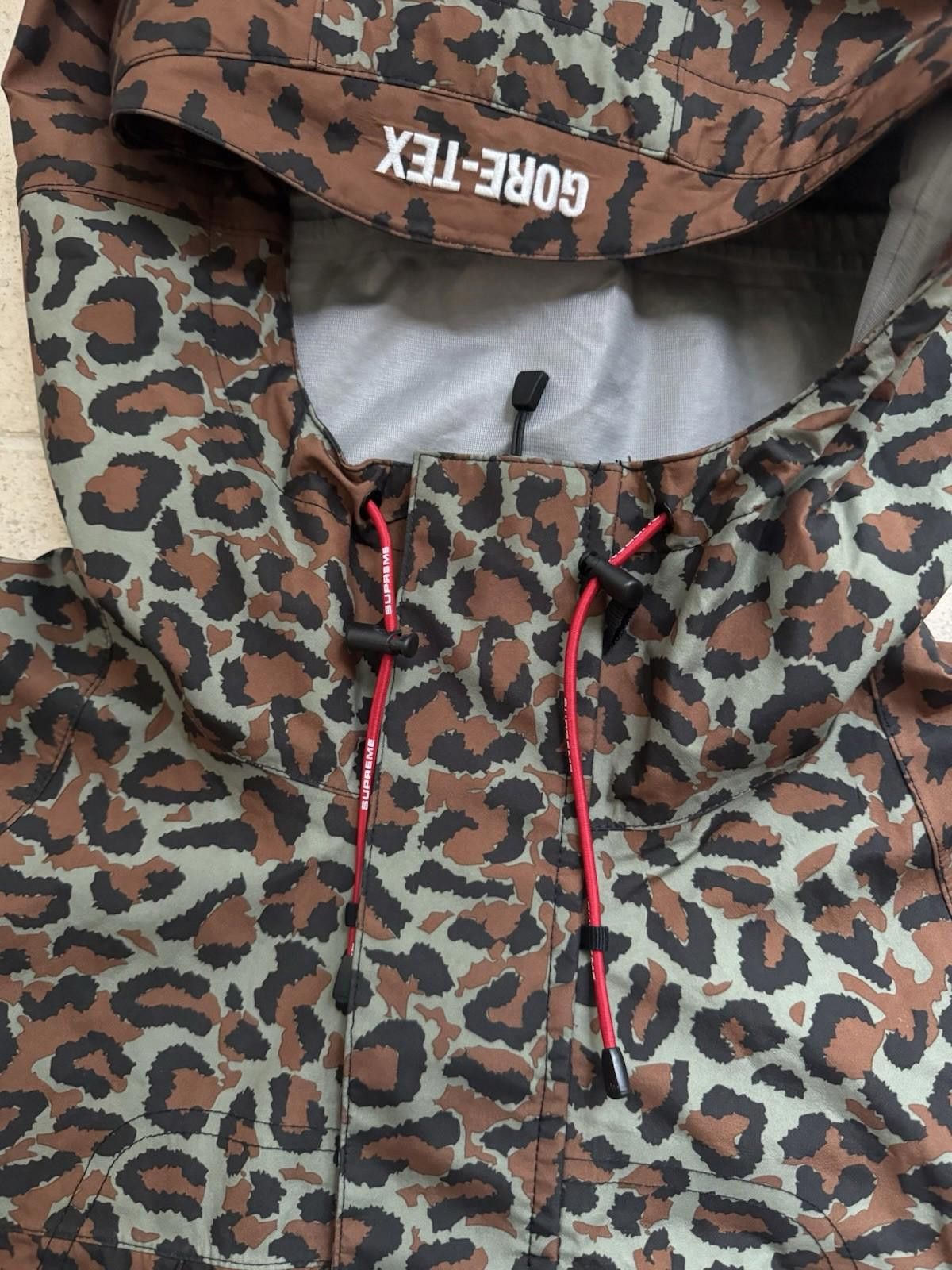Supreme Supreme GORE TEX Taped Seam Jacket Leopard Size Medium Size US M / EU 48-50 / 2 - 3 Thumbnail
