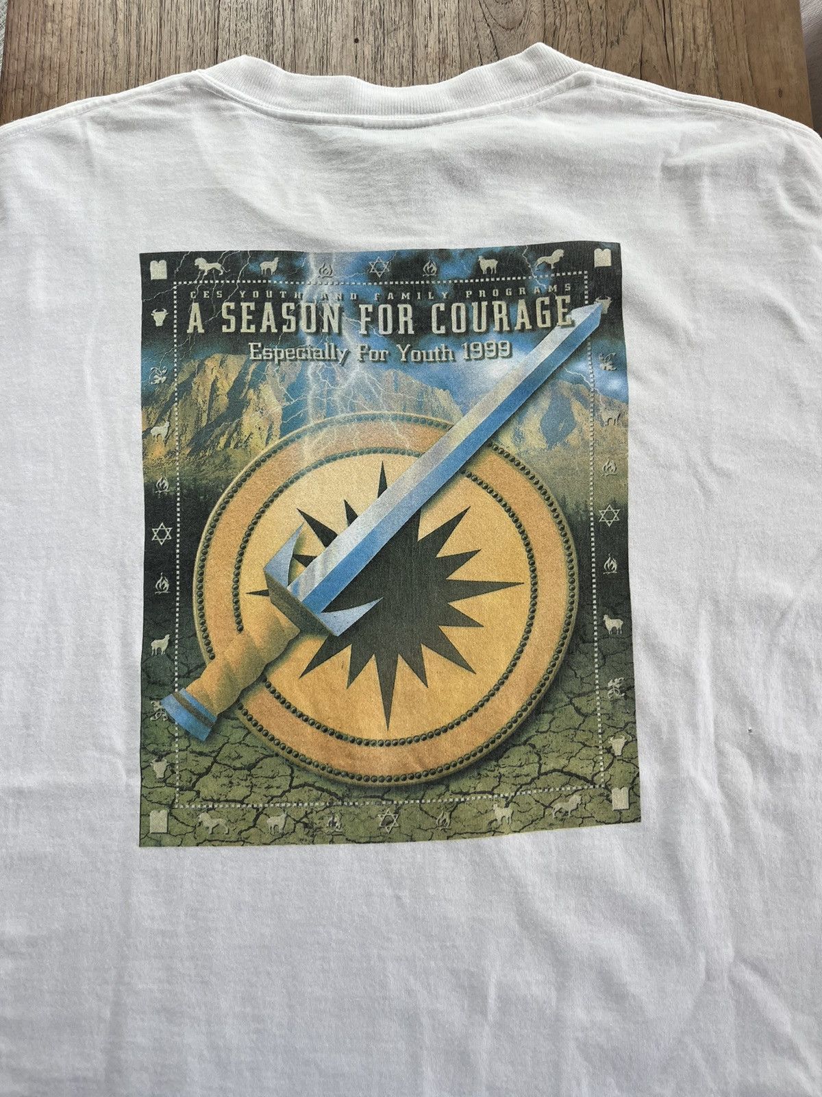 Vintage A SEASON FOR COURAGE Especially For Youth 1999’s Tee