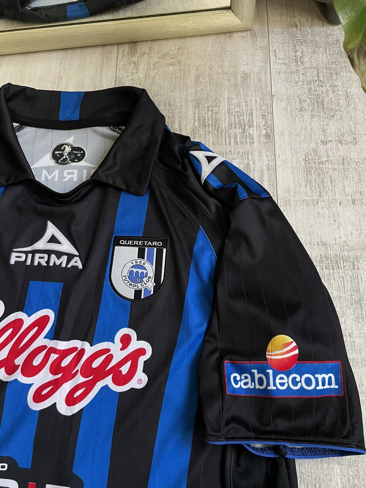 Vintage Vintage Pirma Queretaro 2009/2010 Home Football Shirt Jersey Size US L / EU 52-54 / 3 - 6 Thumbnail