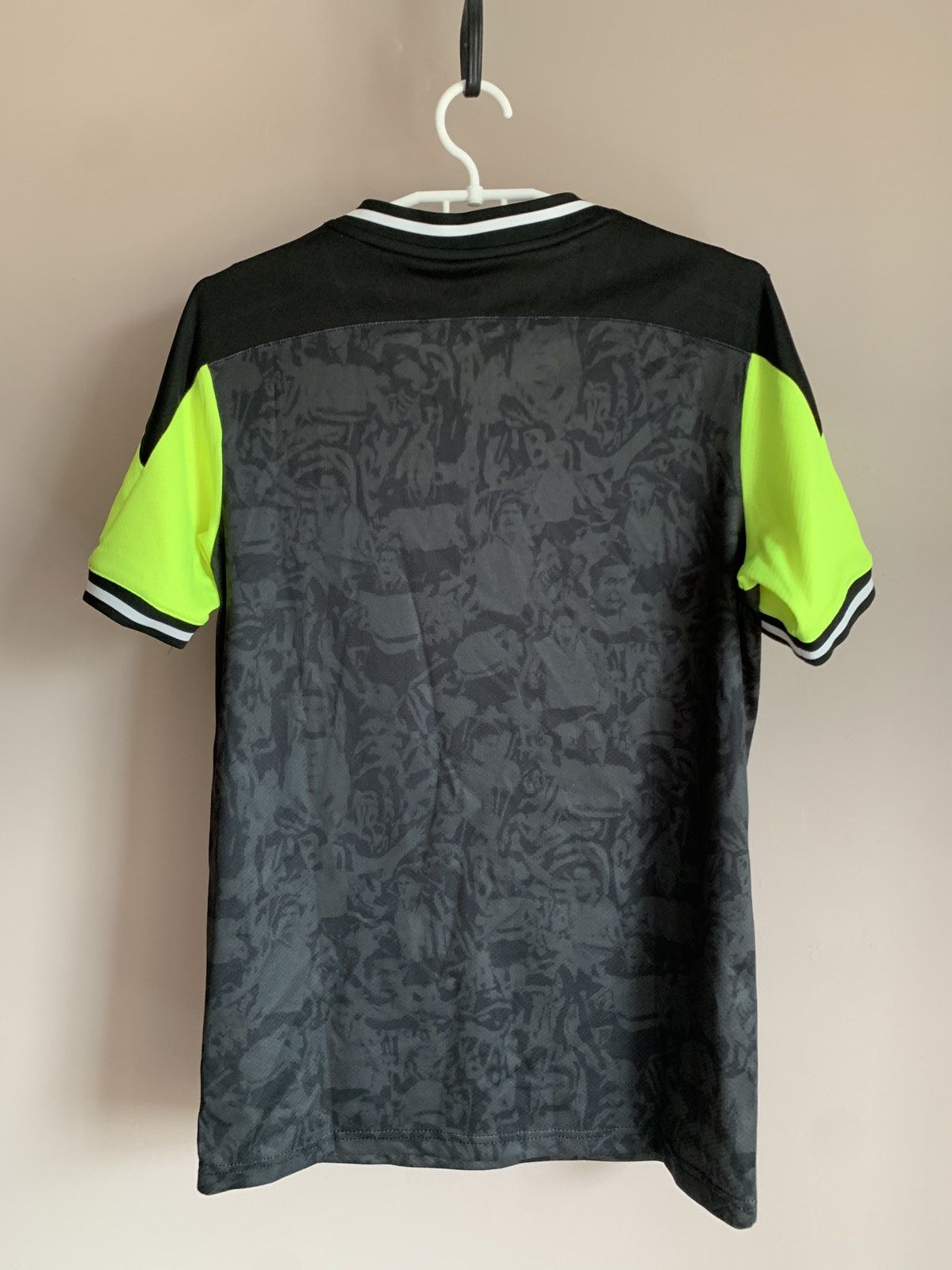 Puma Borussia Dortmund Away Football Shirt Puma Retro Soccer Sz S Size US S / EU 44-46 / 1 - 2 Thumbnail