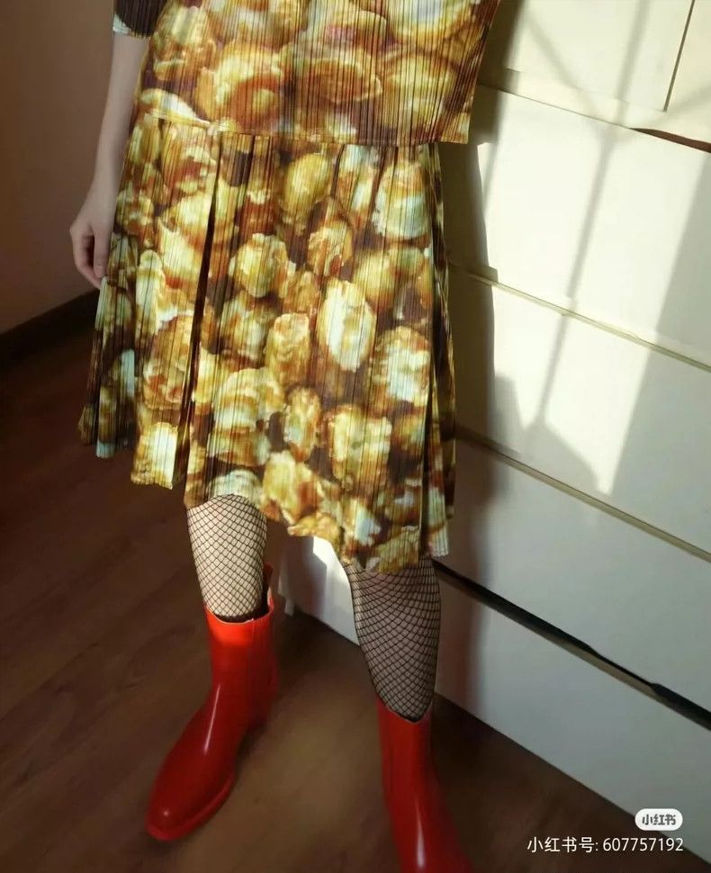 Issey Miyake size:3 Digital printed cream popcorn skirt